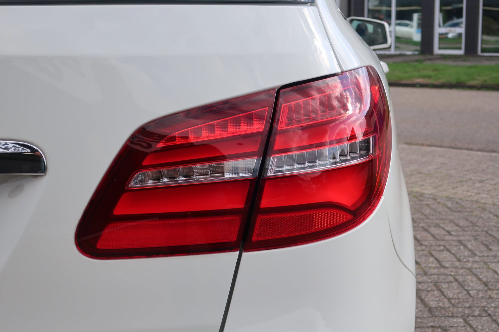 Mercedes-Benz B-klasse 180 Ambition AMG 2e (2016), foto 32