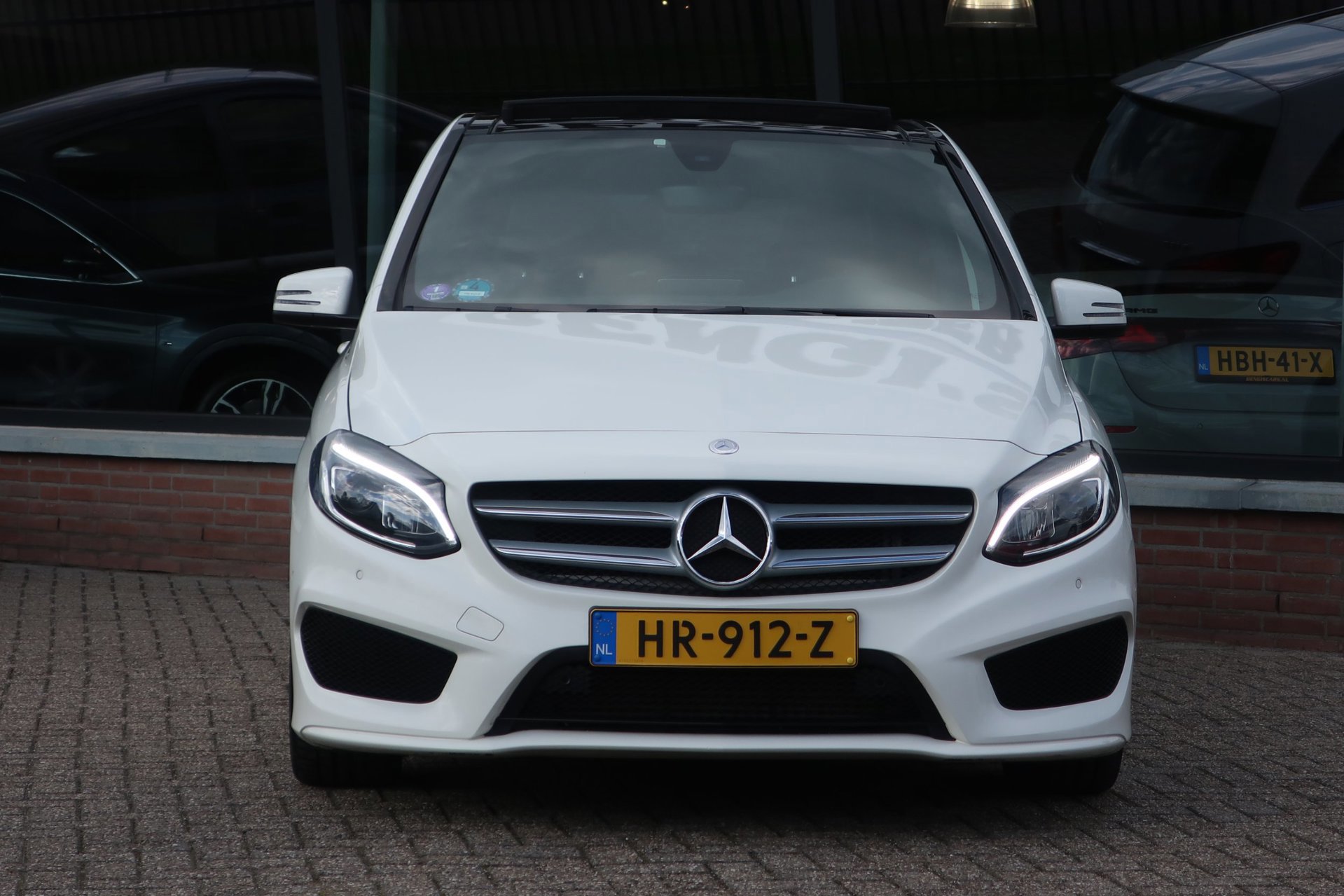 Mercedes-Benz B-klasse 180 Ambition AMG 2e (2016), foto 6