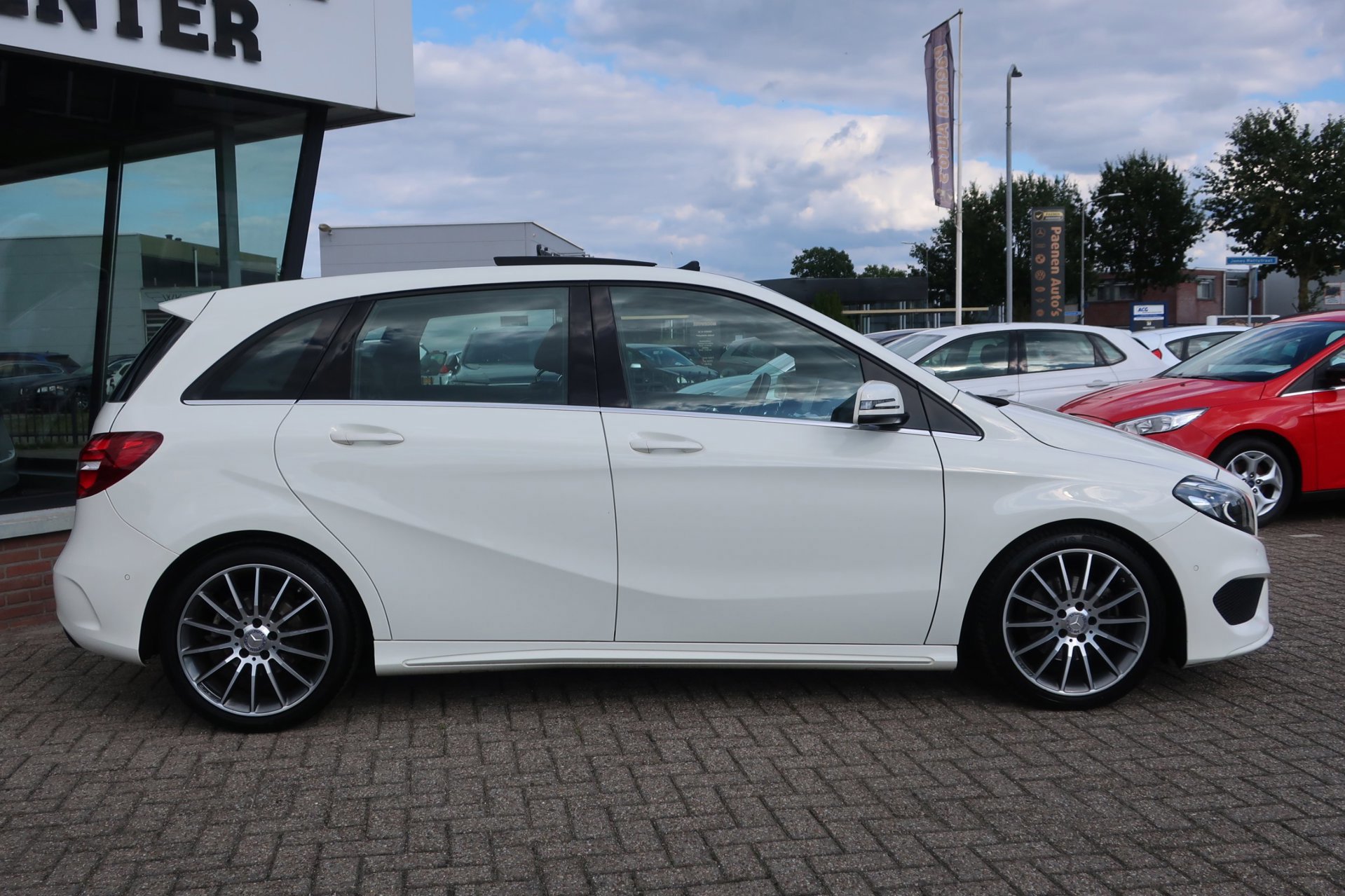 Mercedes-Benz B-klasse 180 Ambition AMG 2e (2016), foto 8