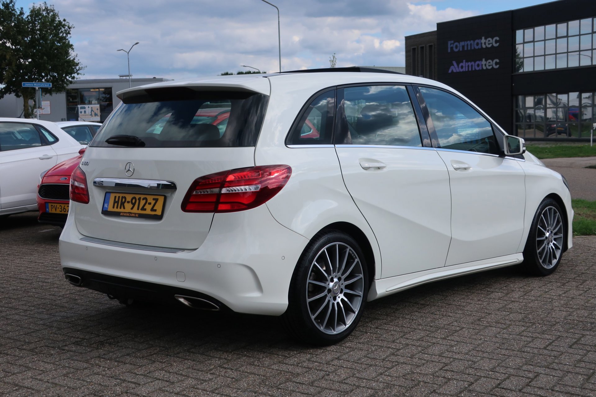 Mercedes-Benz B-klasse 180 Ambition AMG 2e (2016), foto 9