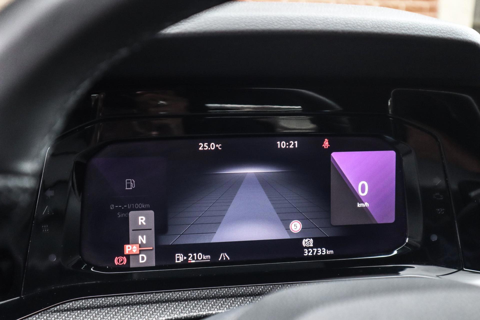Volkswagen Golf 8 1.5 eTSI R-Line Business CAMERA (2021), foto 17