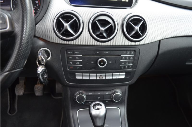 Mercedes-Benz B-klasse 180 Ambition (2016), foto 21