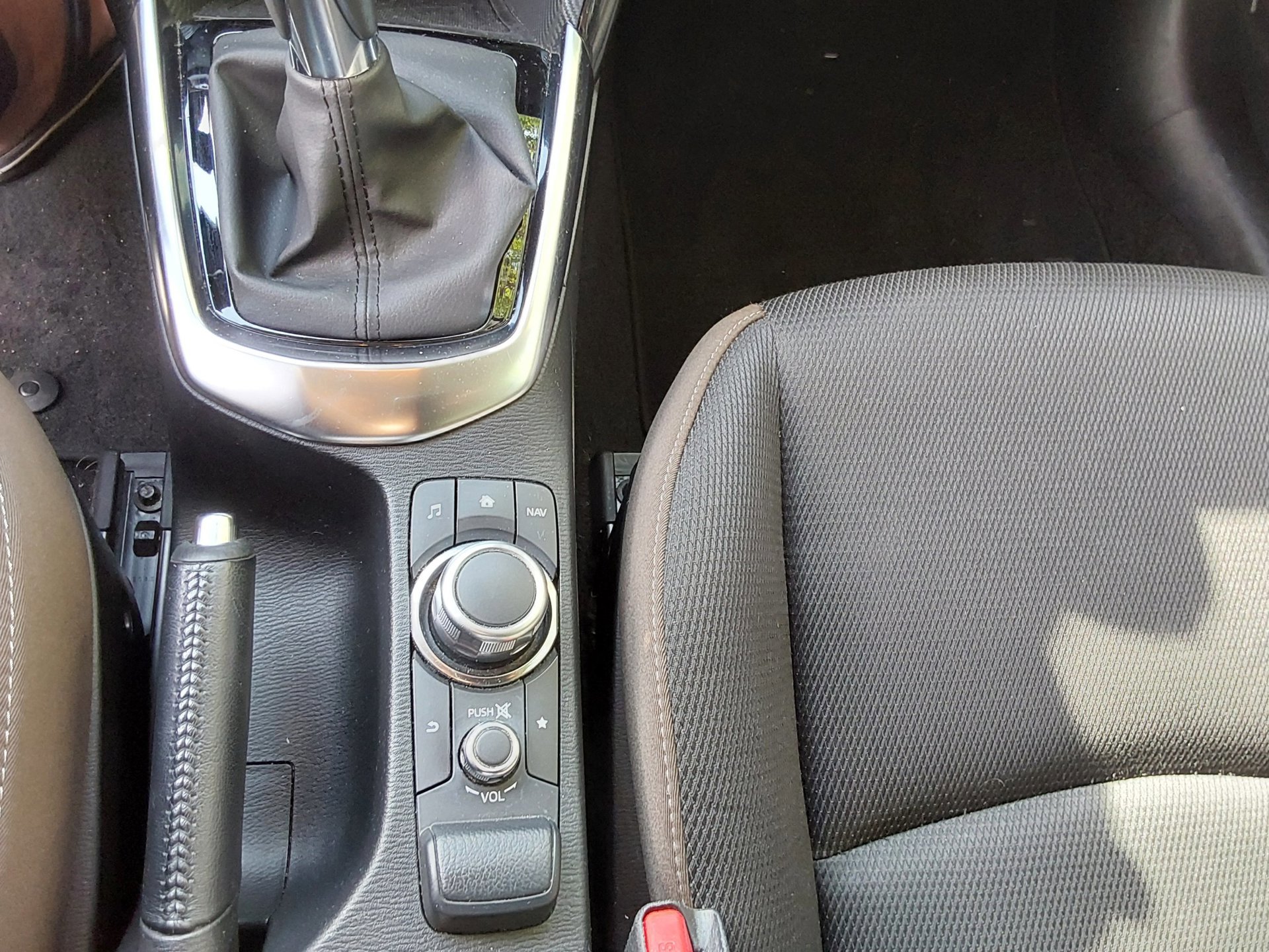Mazda 2 1.5 Skyactiv-G Comfort (2022), foto 12