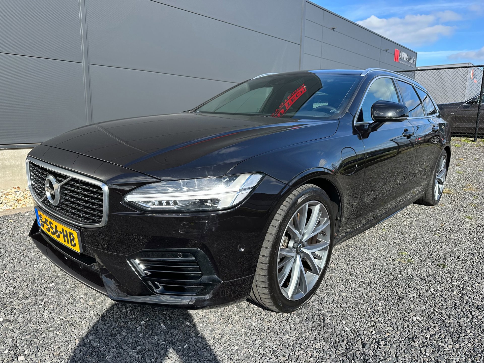 Volvo V90 2.0 T8 AWD R-design (2018), foto 2