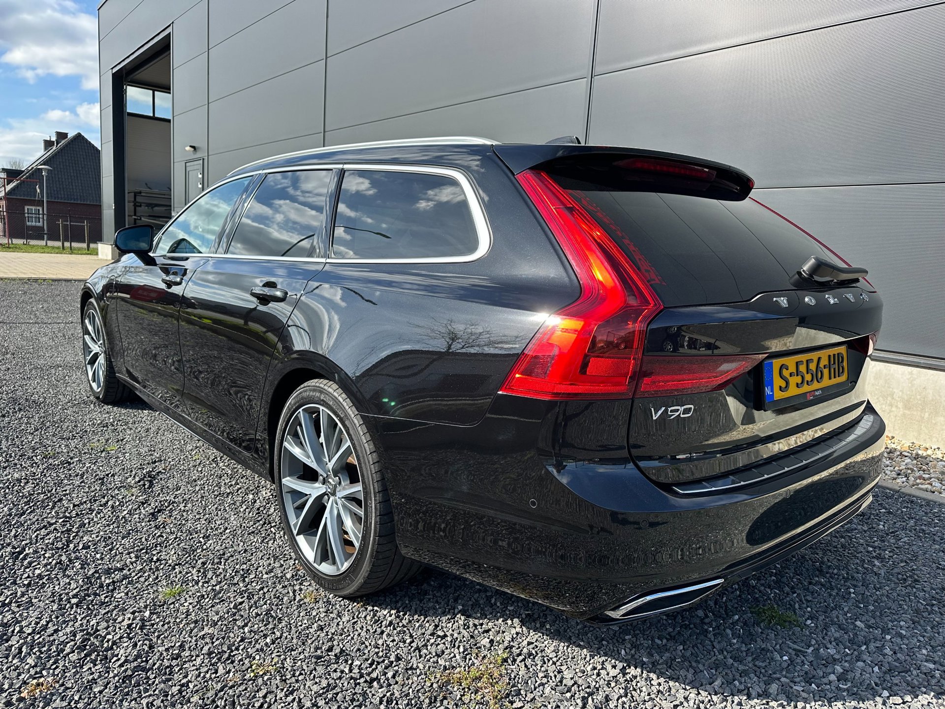 Volvo V90 2.0 T8 AWD R-design (2018), foto 4