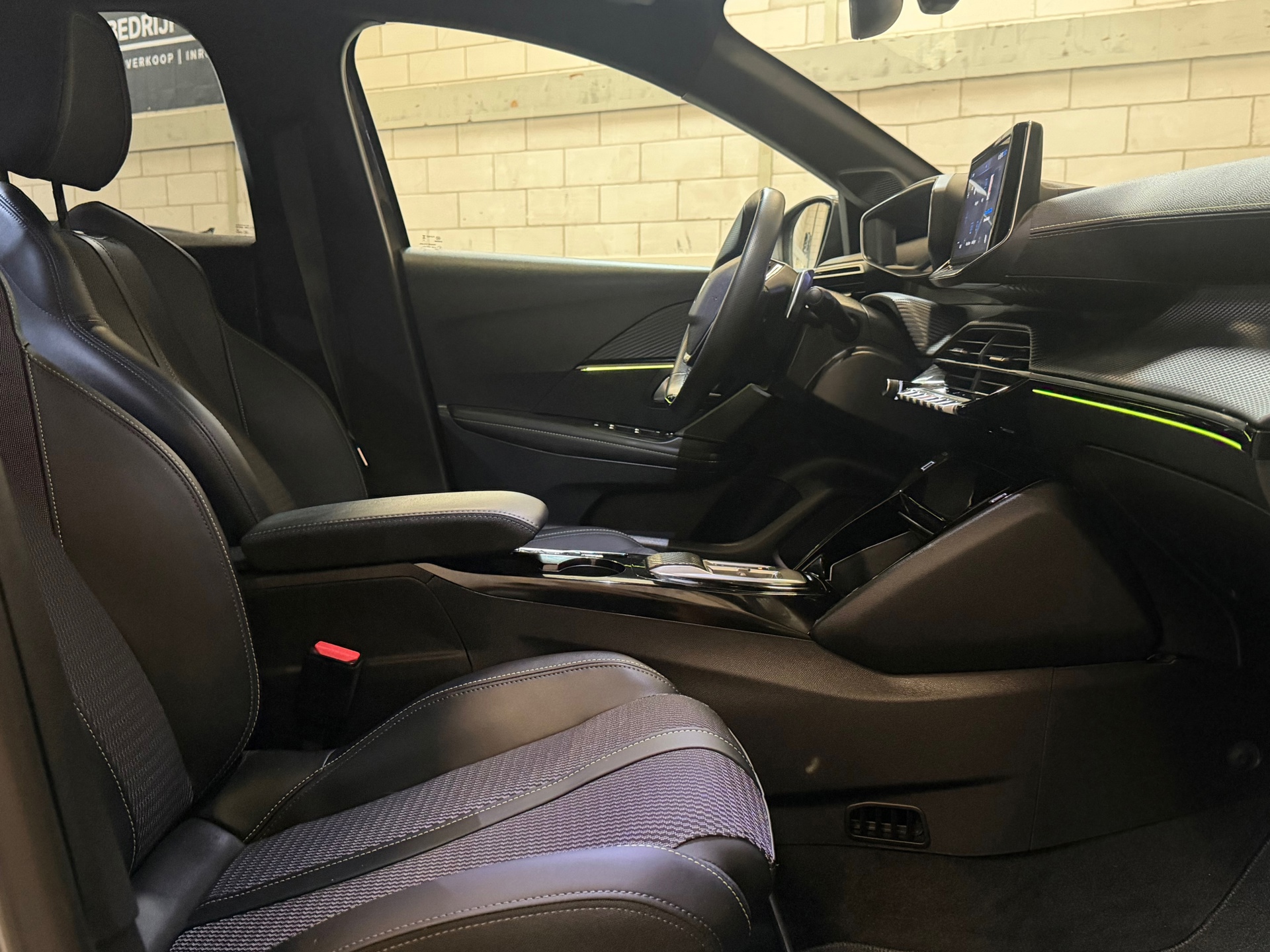 Peugeot 208 1.2 Hybrid 110 e-DCS6 GT (2025), foto 12