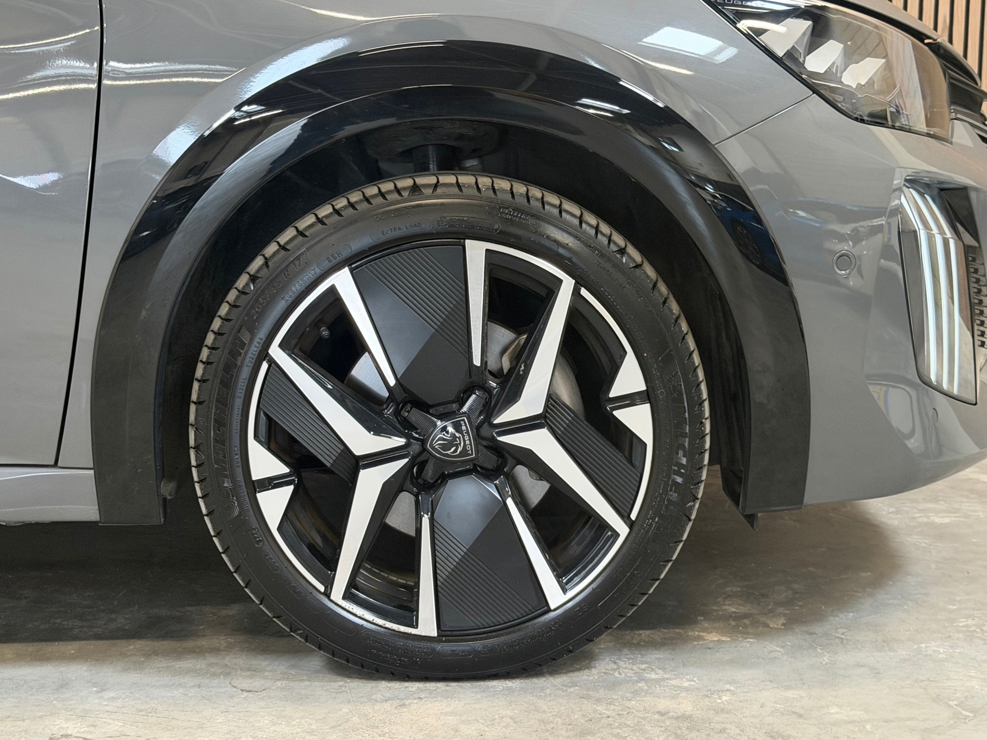 Peugeot 208 1.2 Hybrid 110 e-DCS6 GT (2025), foto 25