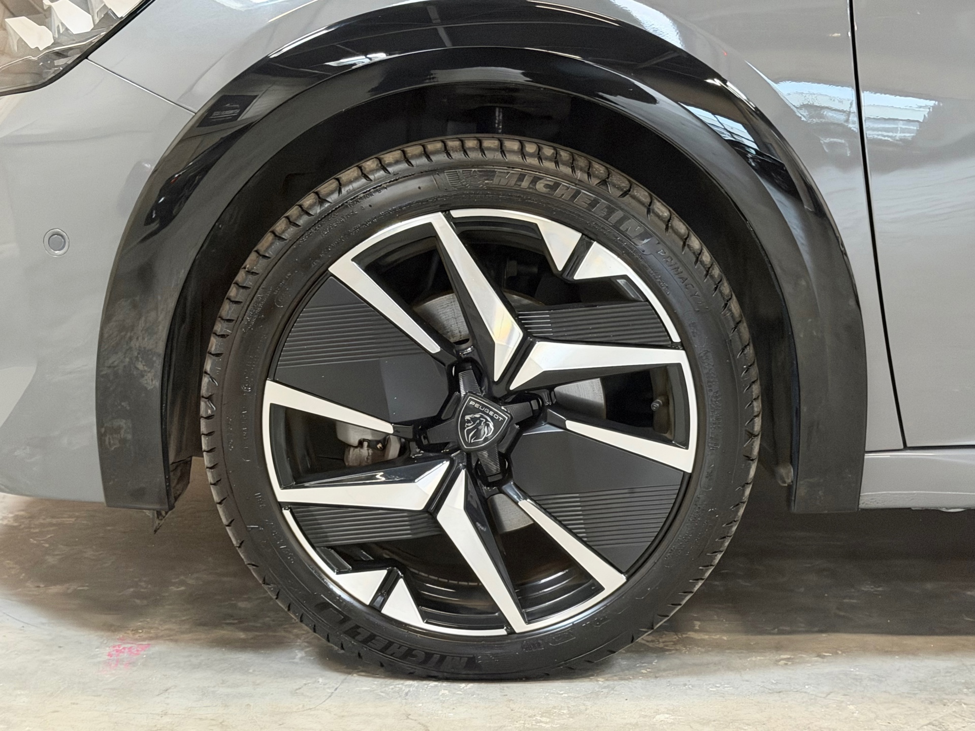 Peugeot 208 1.2 Hybrid 110 e-DCS6 GT (2025), foto 26