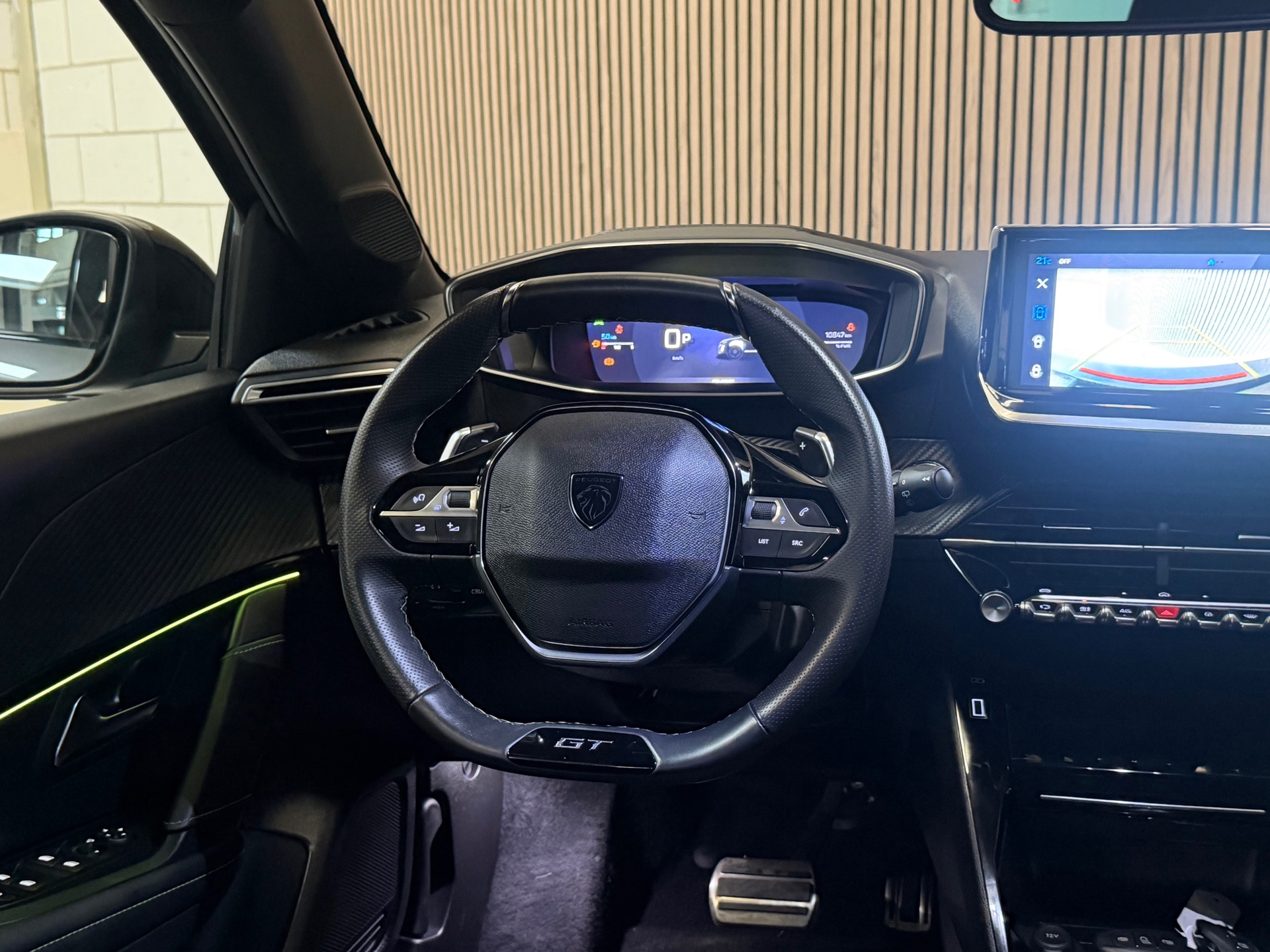 Peugeot 208 1.2 Hybrid 110 e-DCS6 GT (2025), foto 30