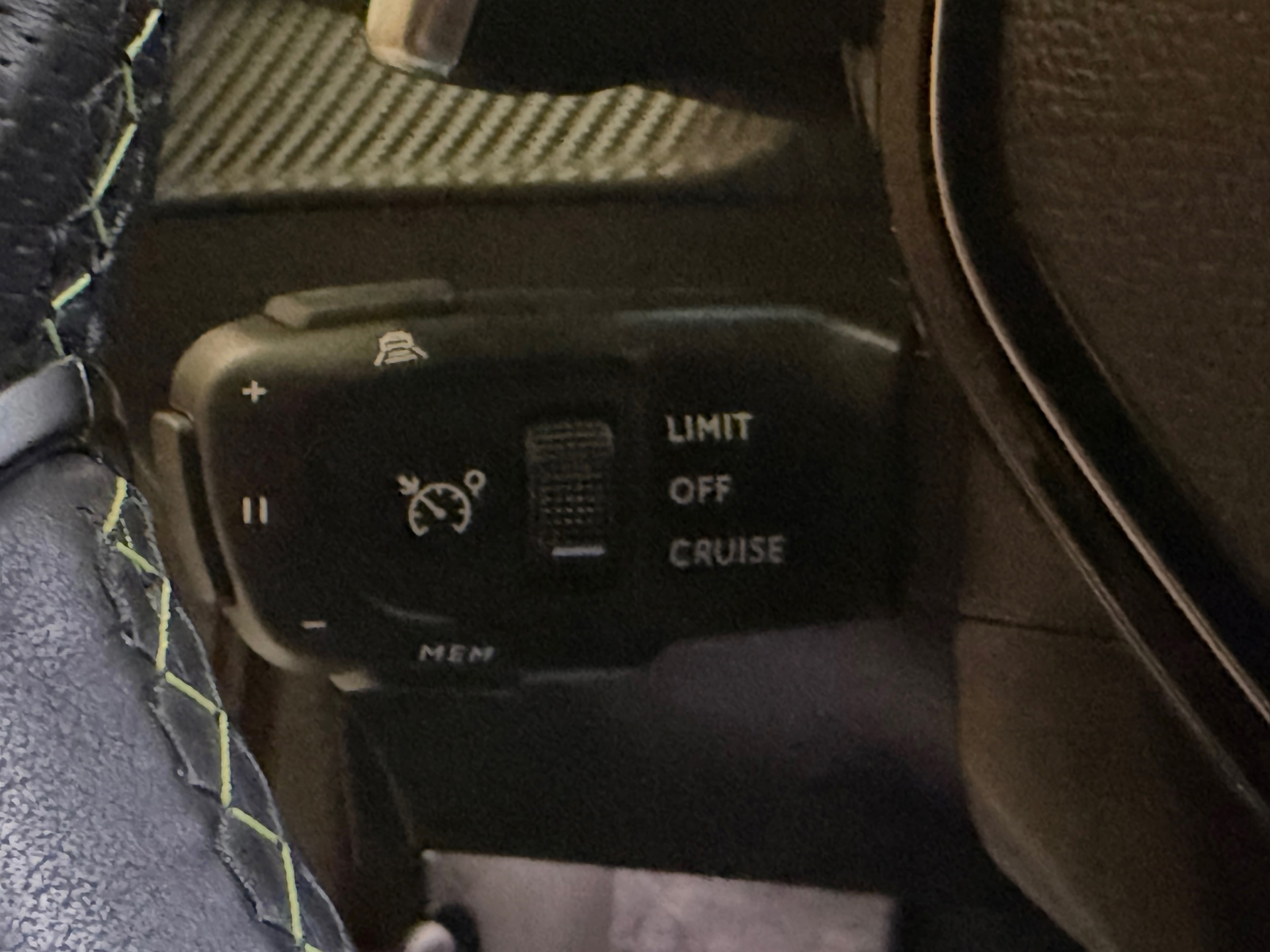 Peugeot 208 1.2 Hybrid 110 e-DCS6 GT (2025), foto 32