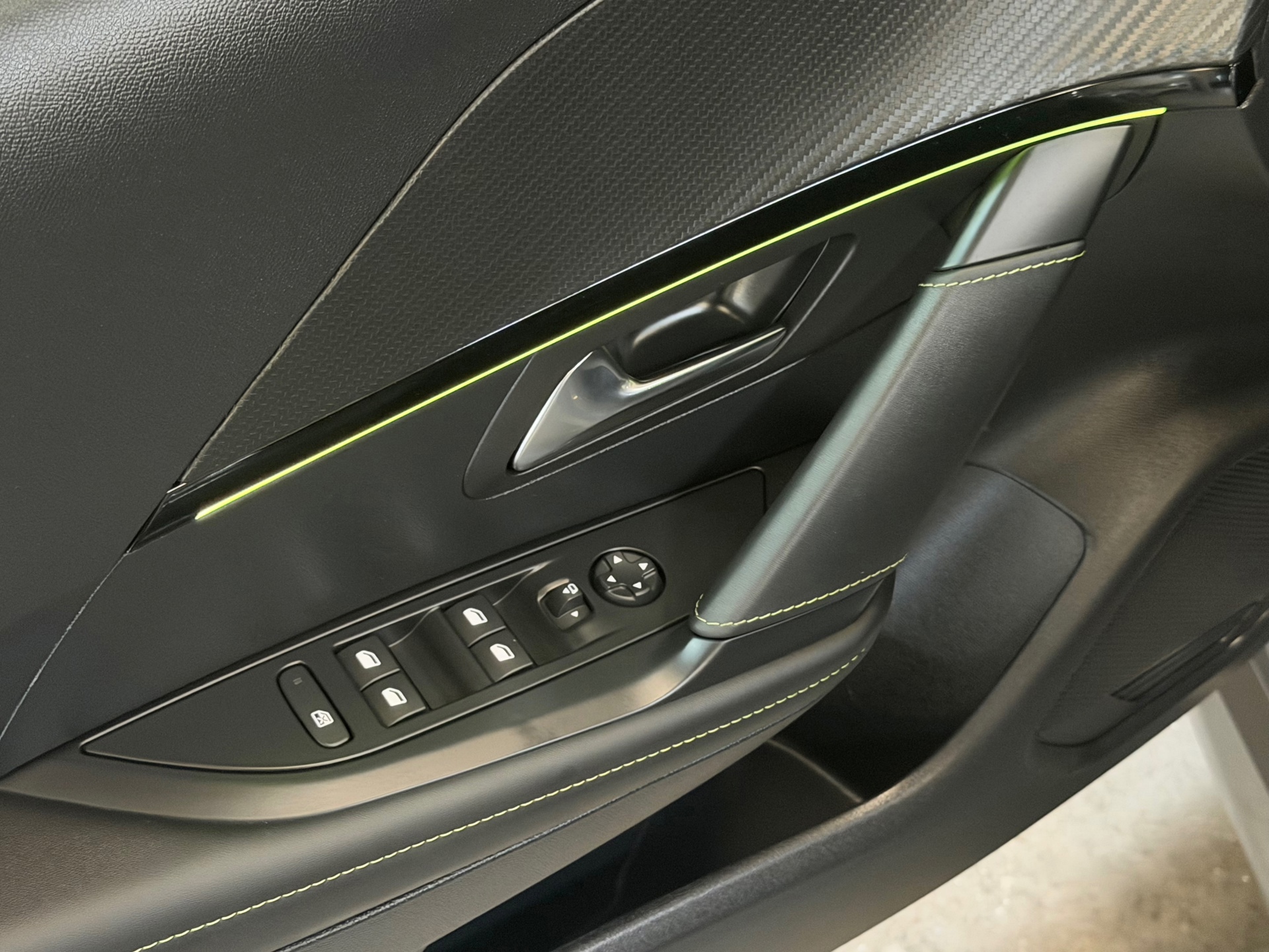 Peugeot 208 1.2 Hybrid 110 e-DCS6 GT (2025), foto 36