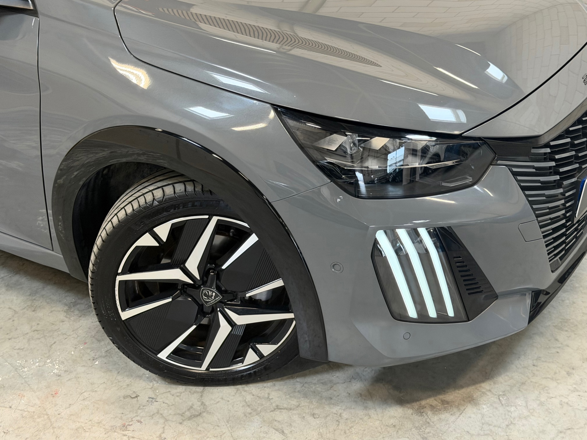 Peugeot 208 1.2 Hybrid 110 e-DCS6 GT (2025), foto 37