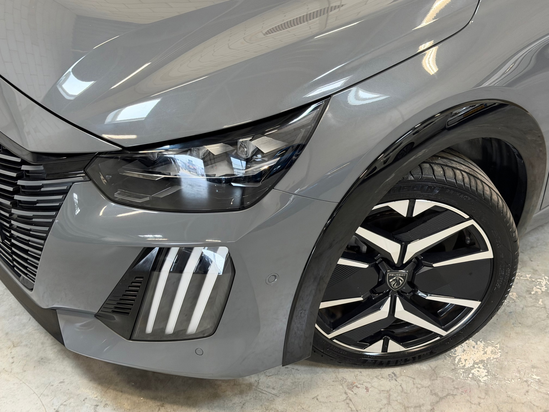 Peugeot 208 1.2 Hybrid 110 e-DCS6 GT (2025), foto 38