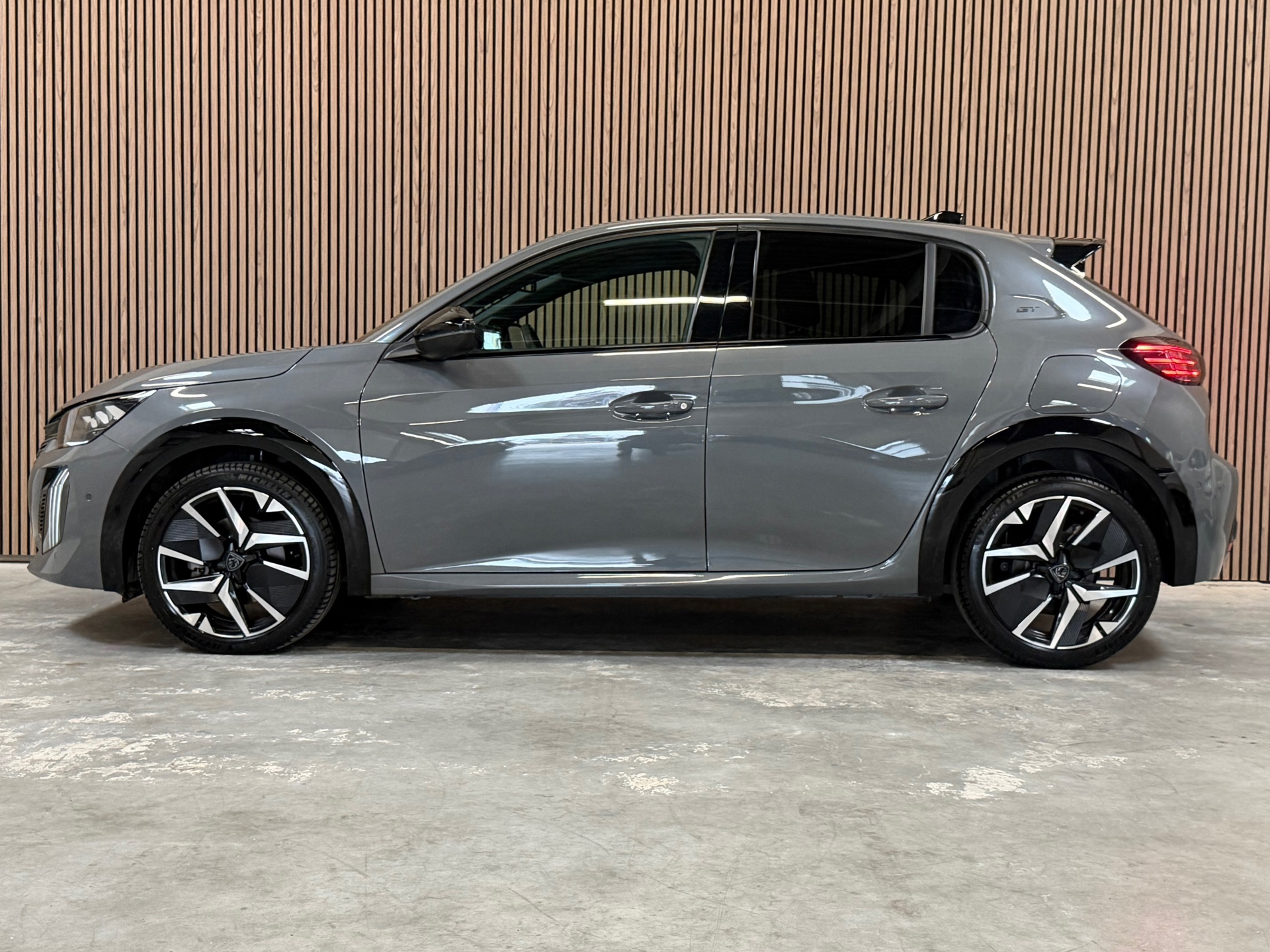 Peugeot 208 1.2 Hybrid 110 e-DCS6 GT (2025), foto 5