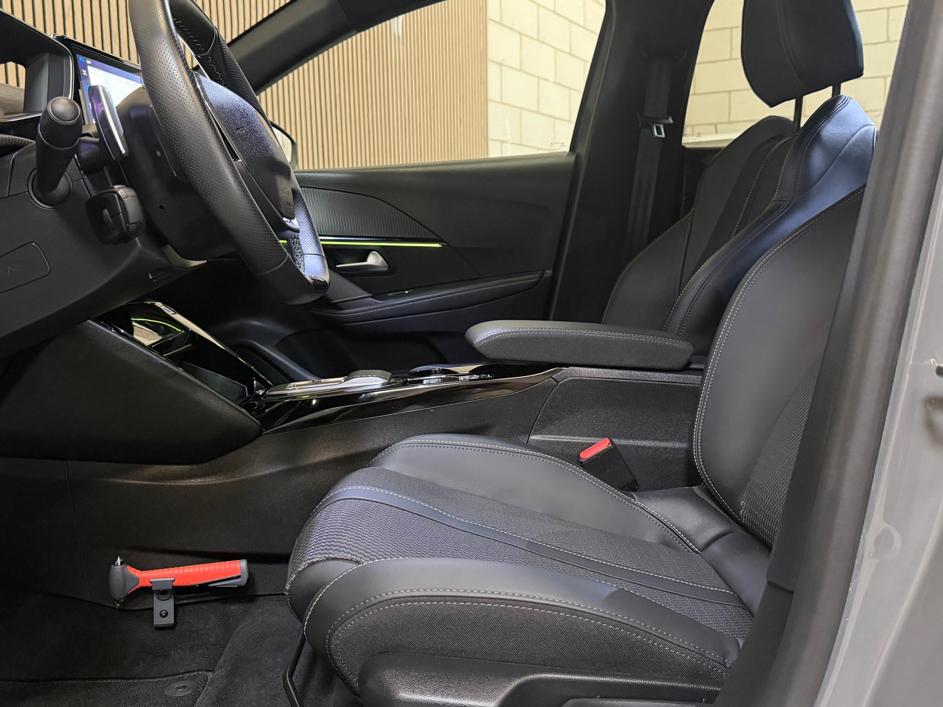 Peugeot 208 1.2 Hybrid 110 e-DCS6 GT (2025), foto 8