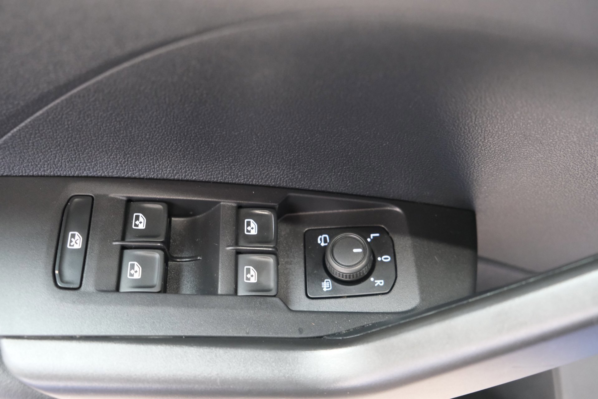 Volkswagen T-Cross 1.0 TSI Life (2022), foto 11