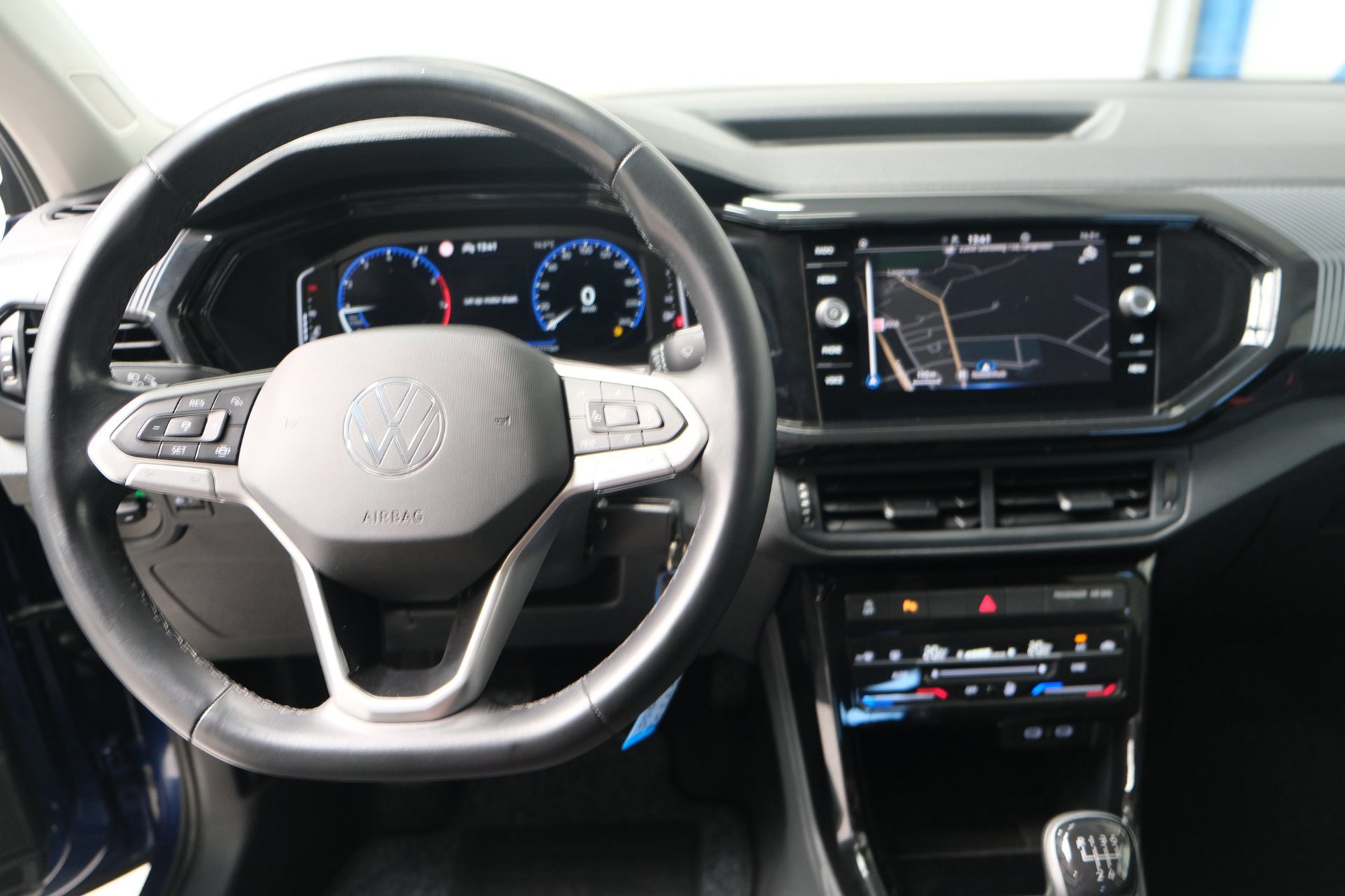 Volkswagen T-Cross 1.0 TSI Life (2022), foto 14