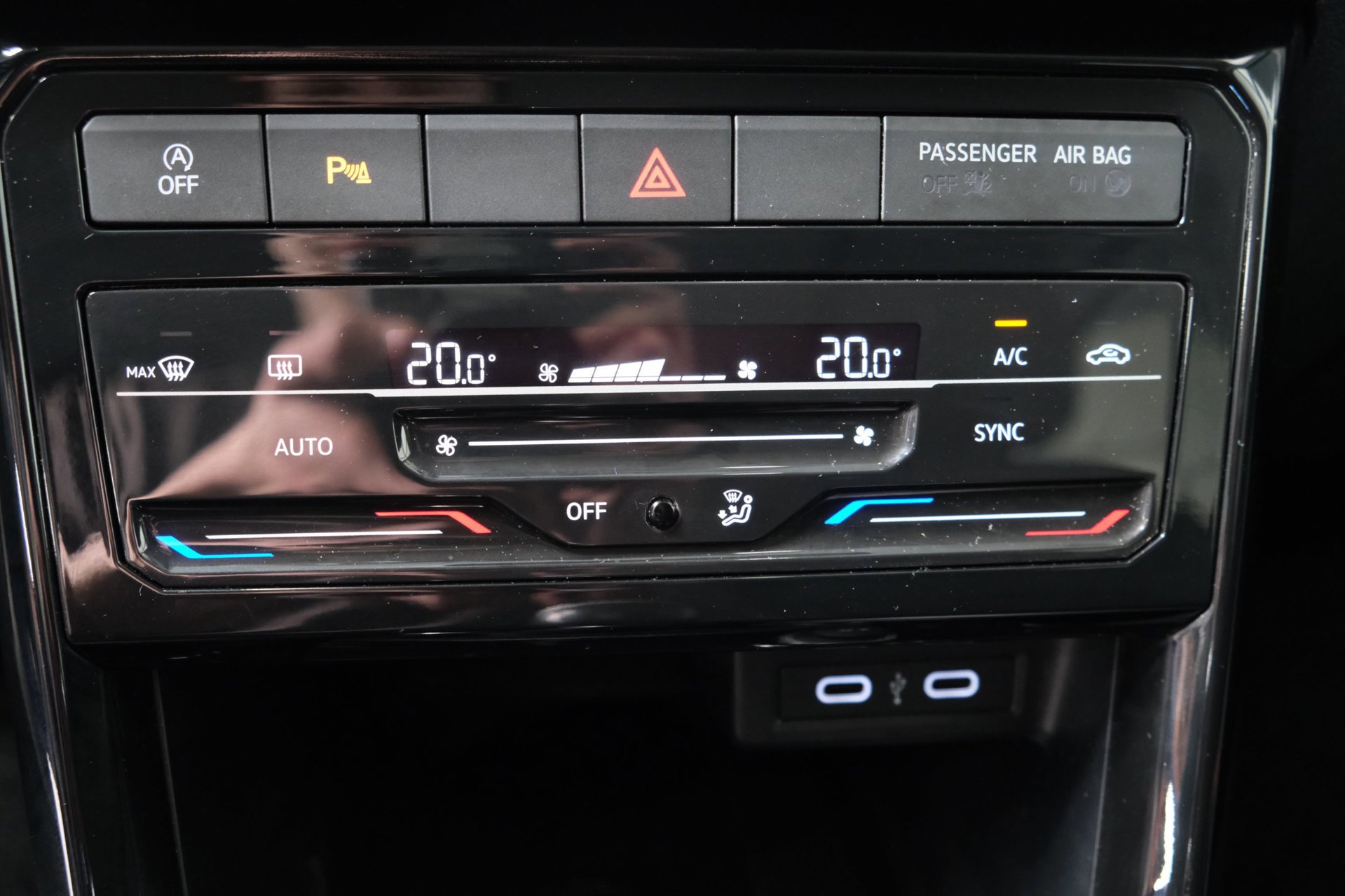 Volkswagen T-Cross 1.0 TSI Life (2022), foto 20