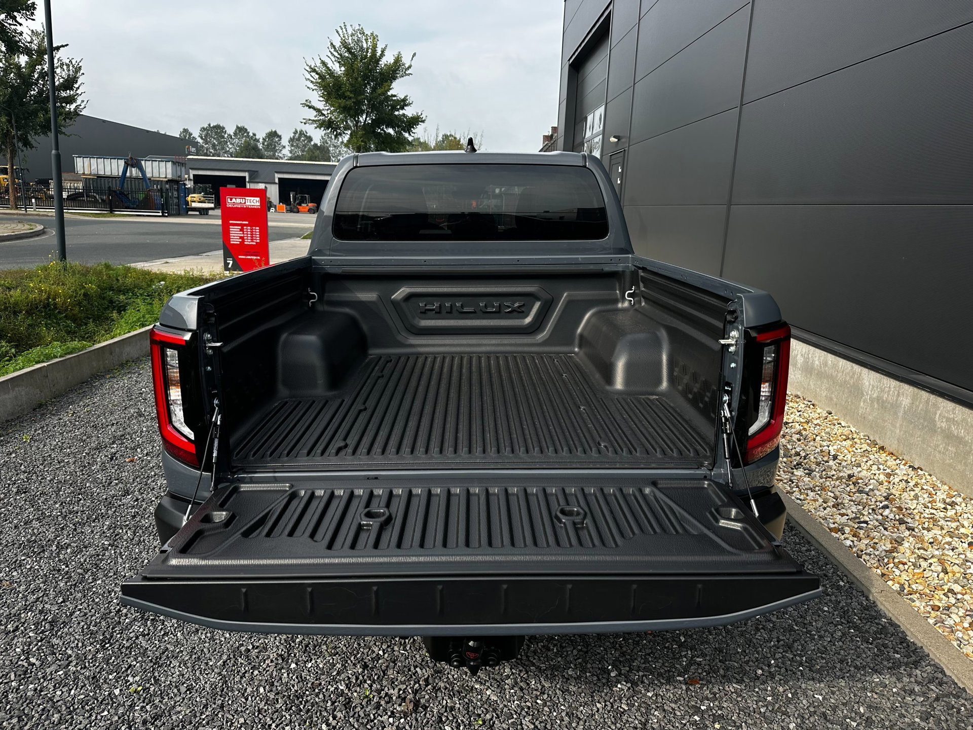 Toyota HiLux Professional Dubbele Cabine BEV Electric (2026), foto 11