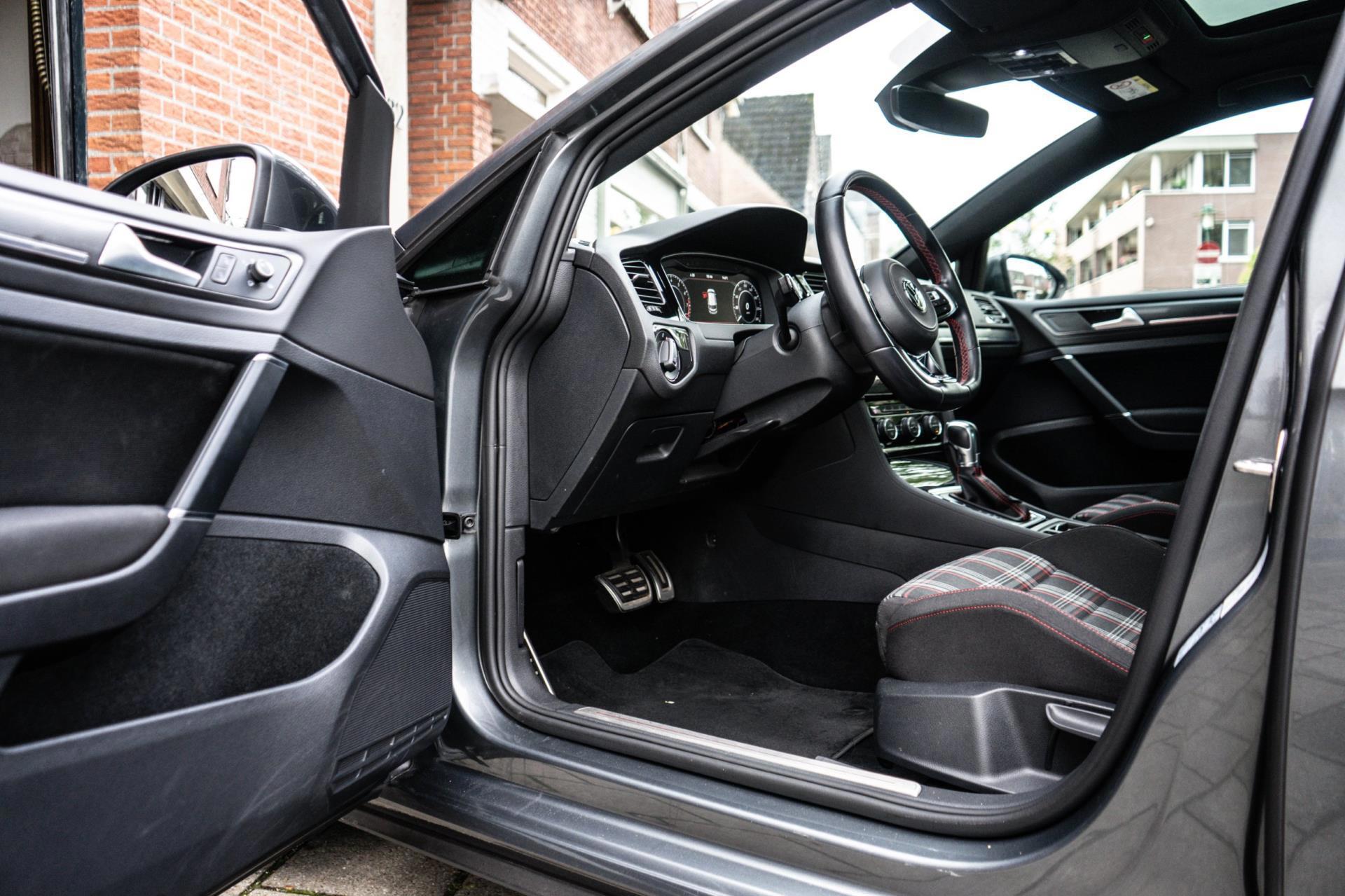Volkswagen Golf 2.0 TSI GTI Performance (2018), foto 15