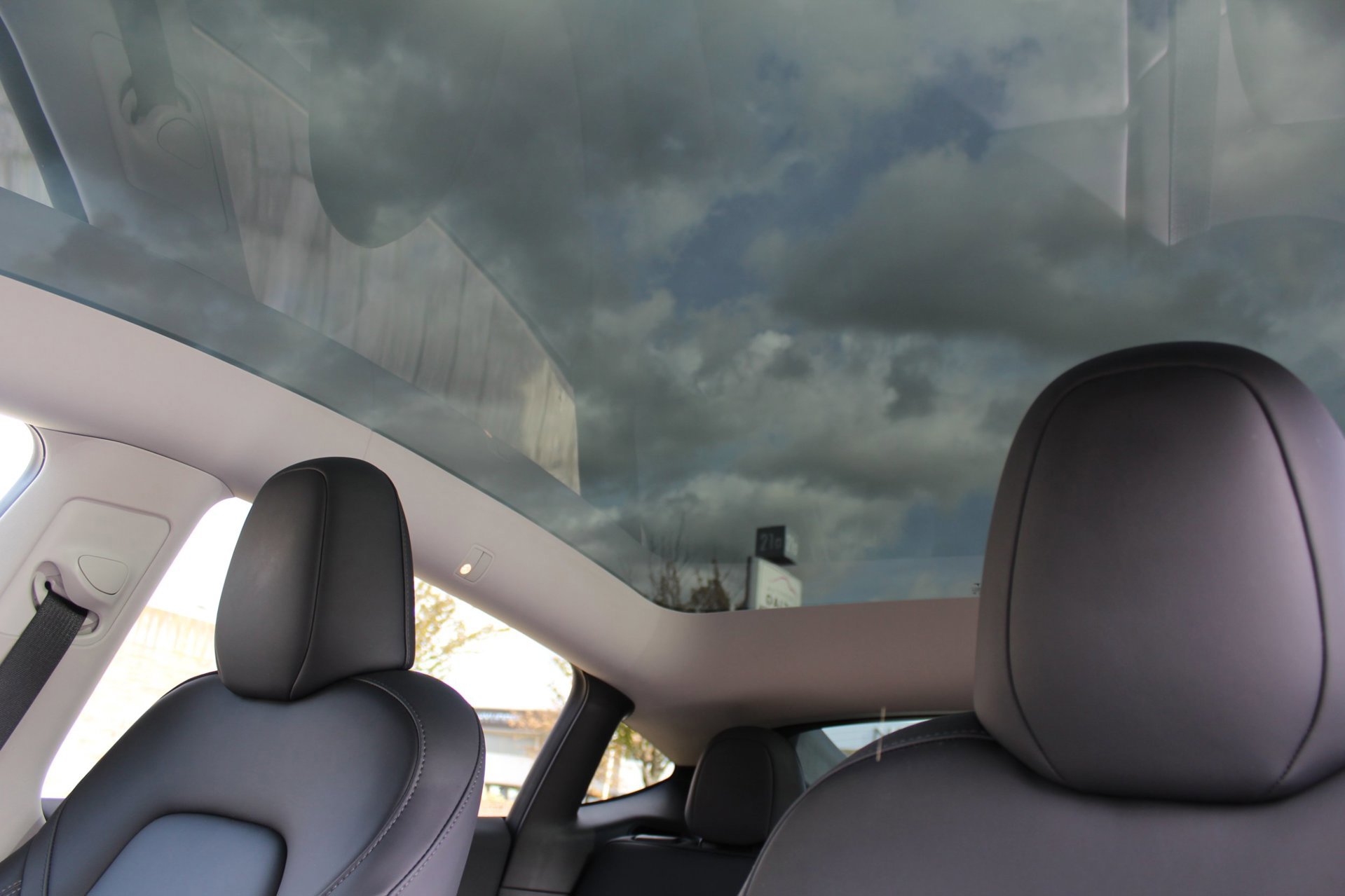 Tesla Model Y RWD SOH 92 % 1e (2022), foto 14