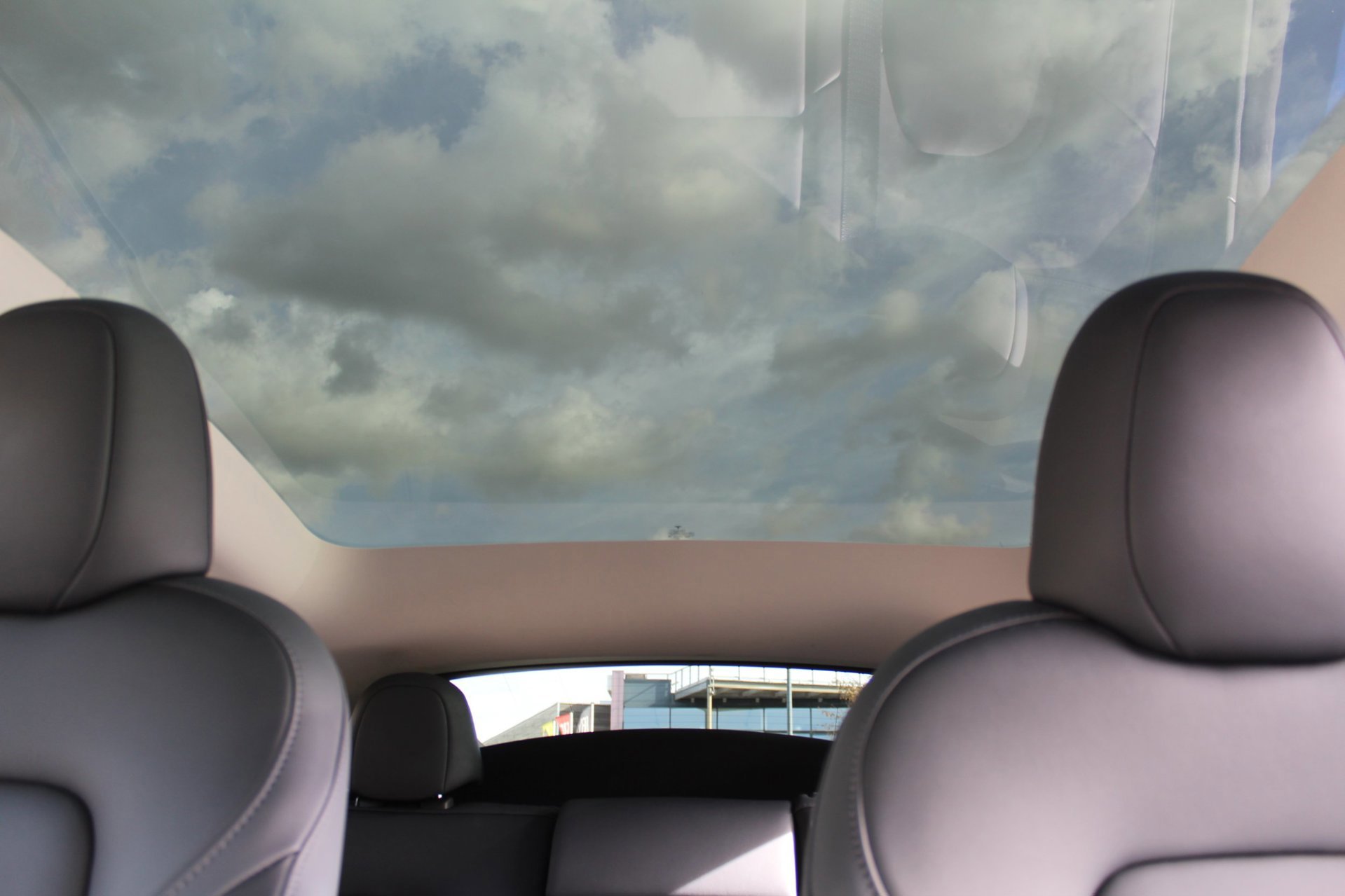 Tesla Model Y RWD SOH 92 % 1e (2022), foto 15