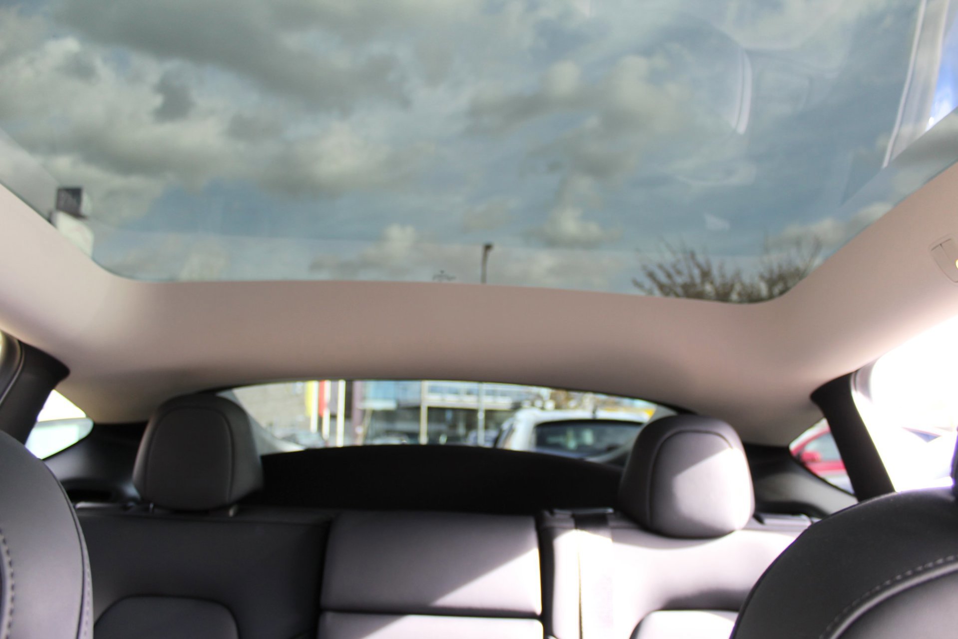 Tesla Model Y RWD SOH 92 % 1e (2022), foto 16