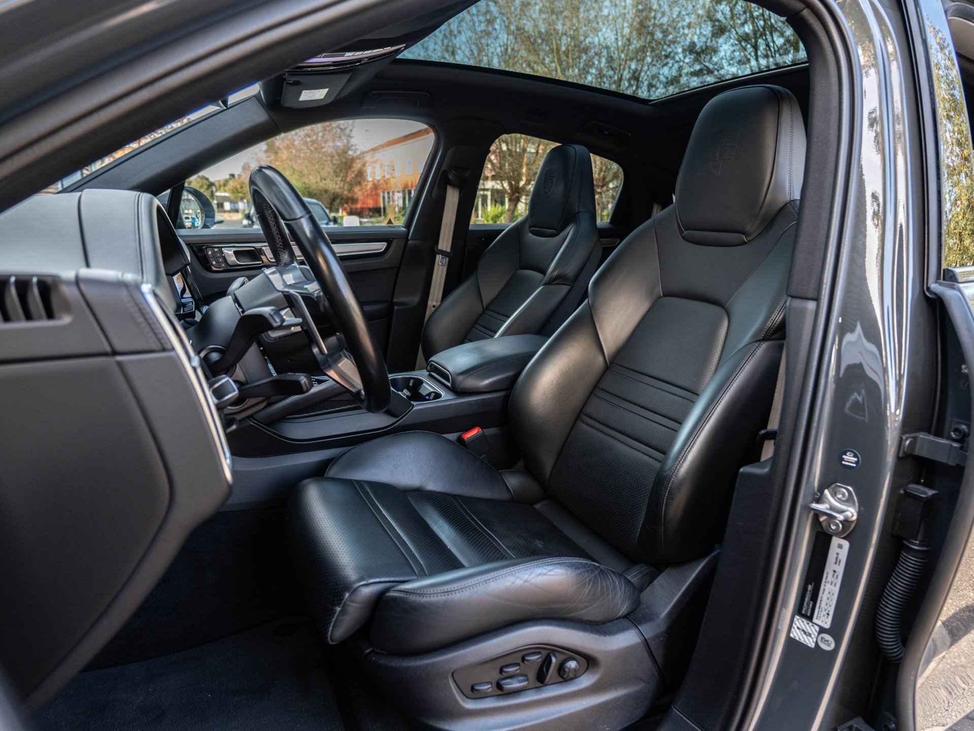 Porsche Cayenne Coupé 3.0 E-Hybrid Platinum Edition (2022), foto 13