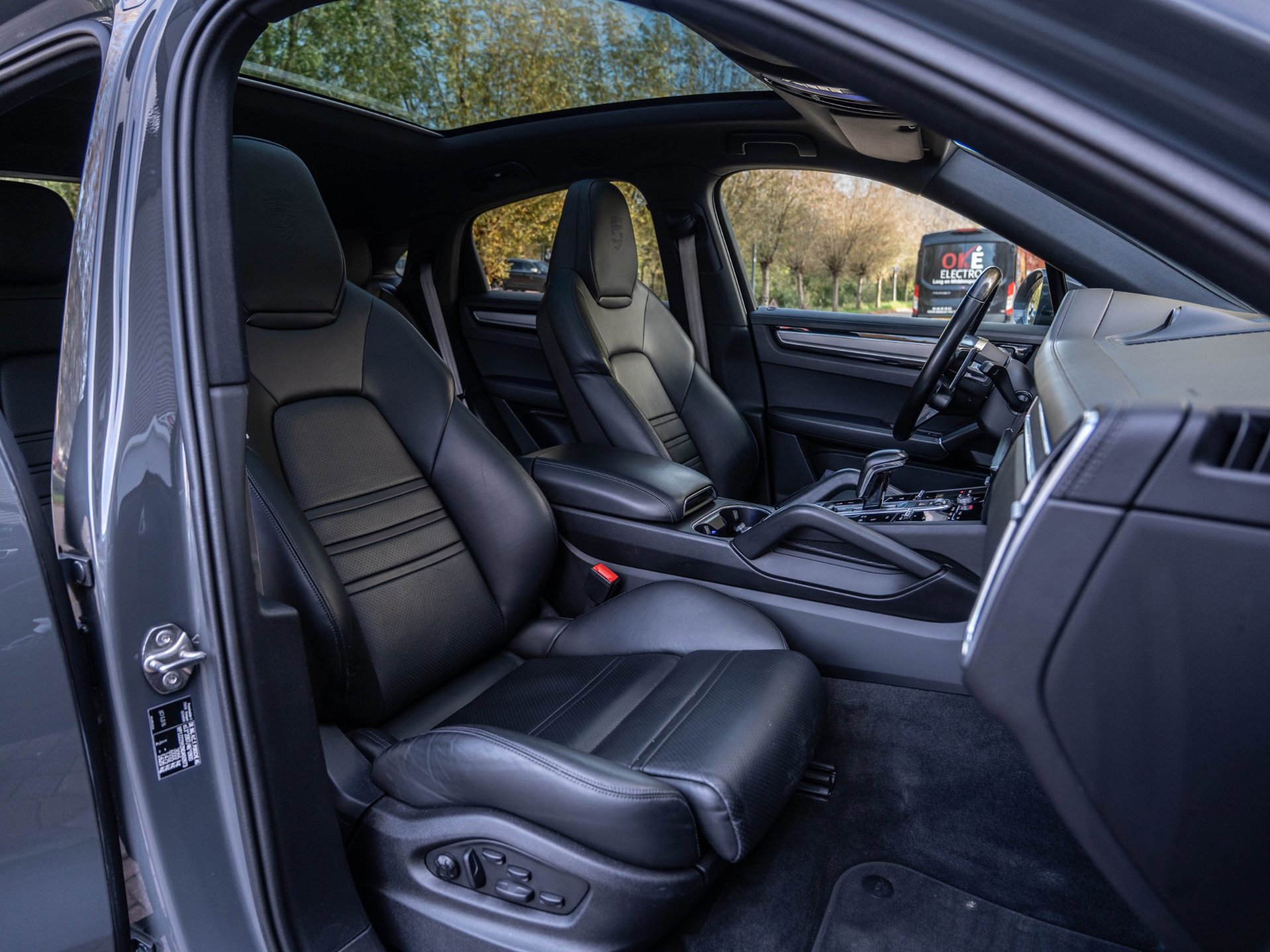Porsche Cayenne Coupé 3.0 E-Hybrid Platinum Edition (2022), foto 17