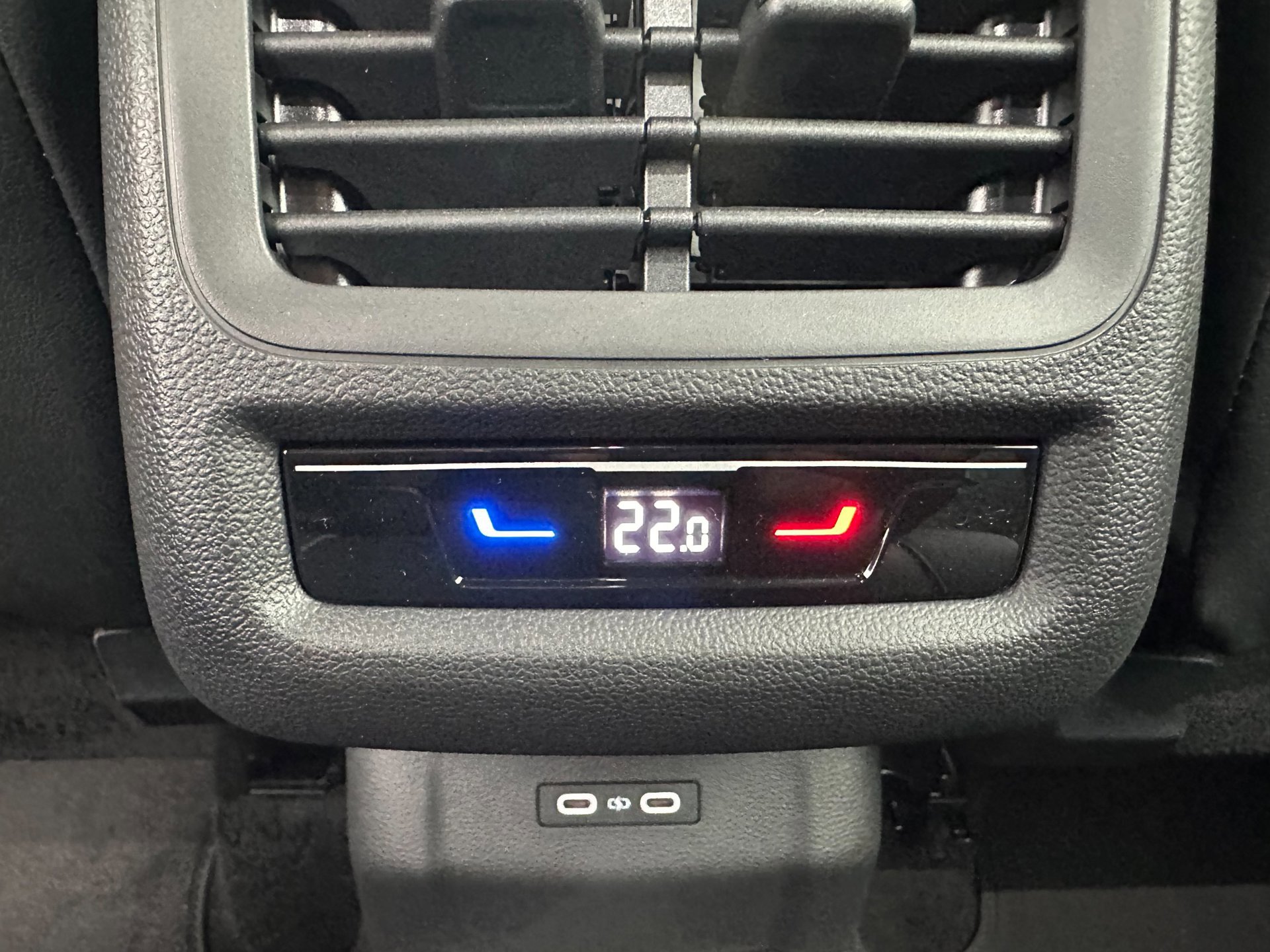 Volkswagen T-Roc 1.5 TSI R-Line Edition IQ. Light (2026), foto 30