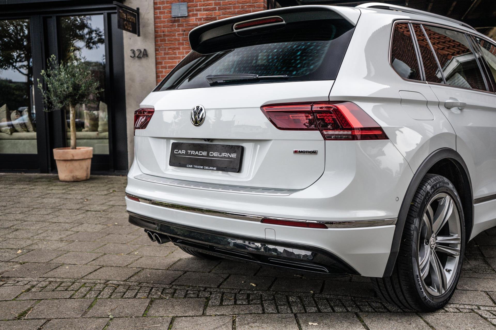 Volkswagen Tiguan 2.0 TSI 4Motion Highline R-Line (2017), foto 13