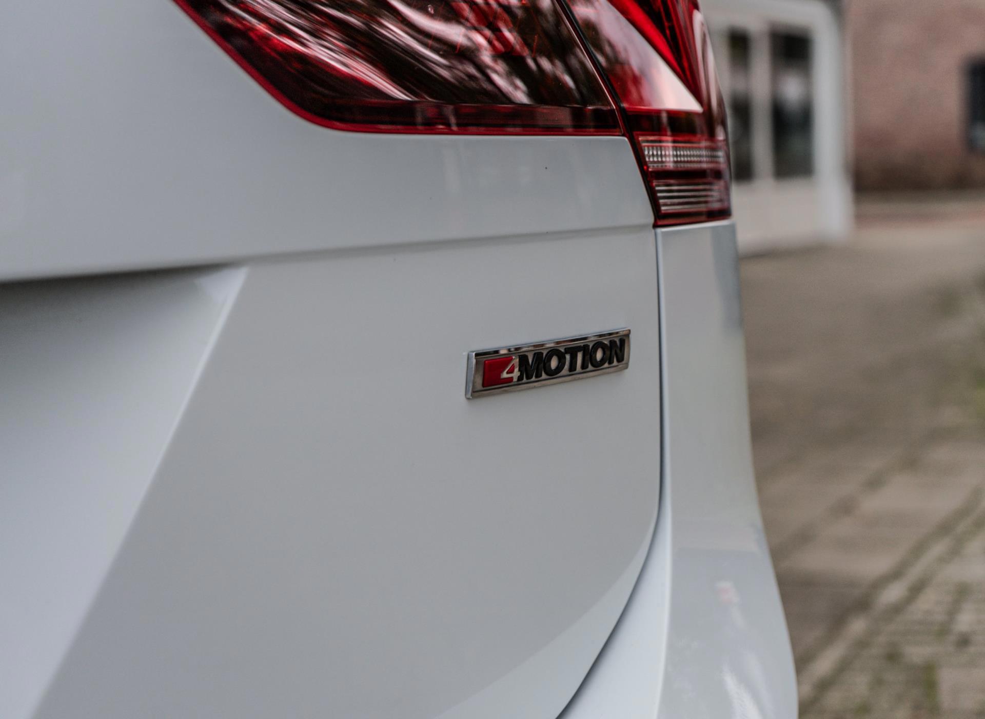 Volkswagen Tiguan 2.0 TSI 4Motion Highline R-Line (2017), foto 14