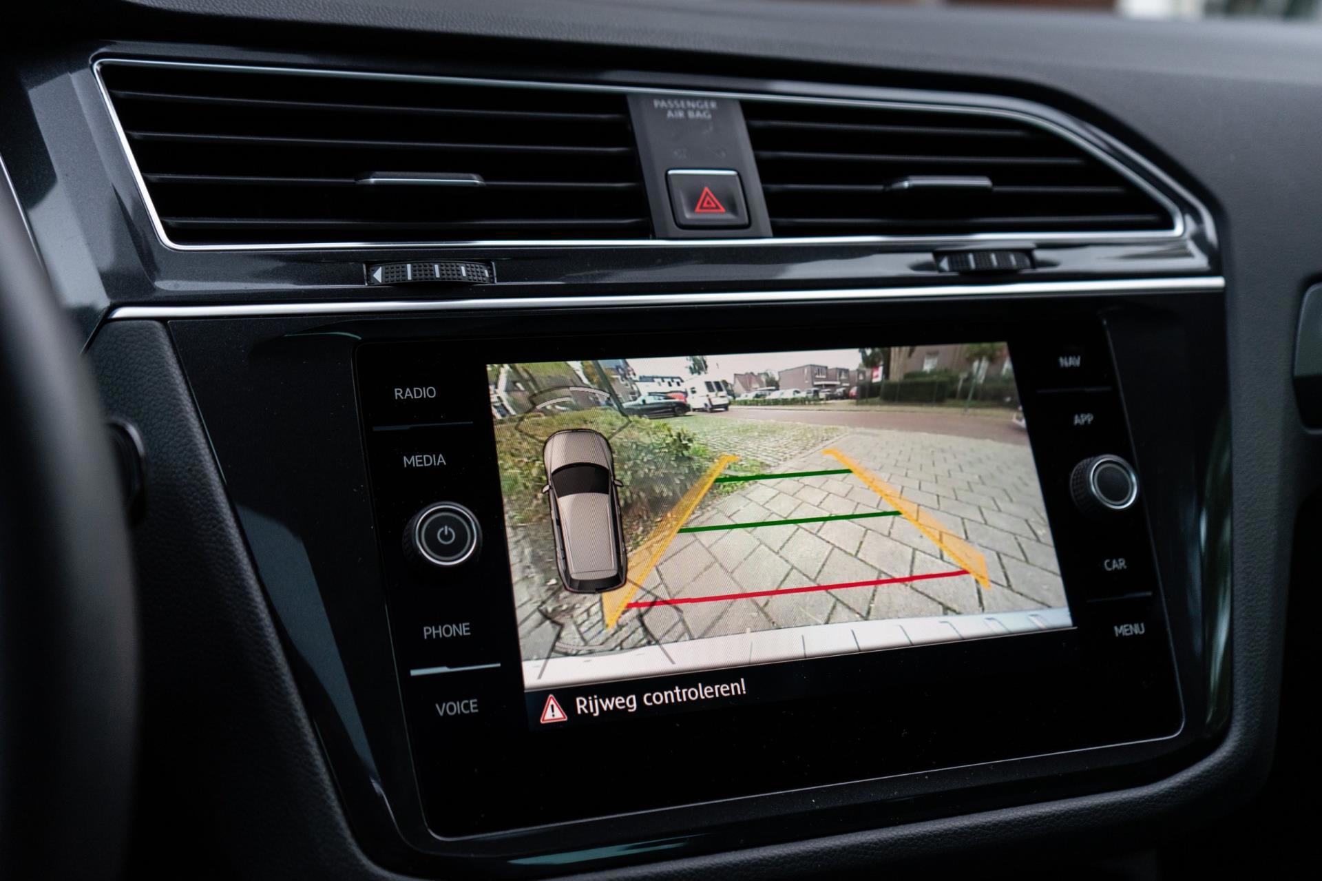 Volkswagen Tiguan 2.0 TSI 4Motion Highline R-Line (2017), foto 31