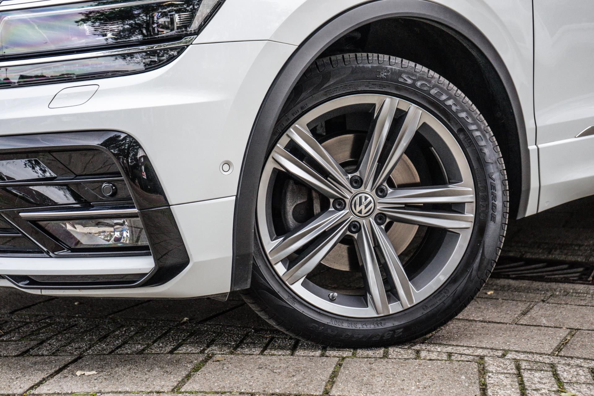 Volkswagen Tiguan 2.0 TSI 4Motion Highline R-Line (2017), foto 5