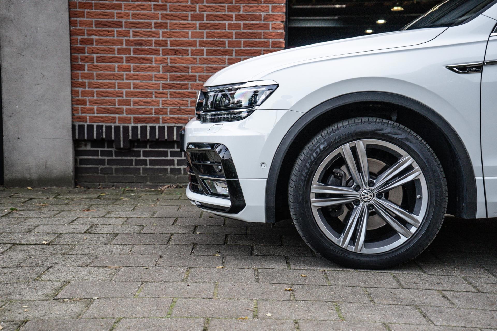 Volkswagen Tiguan 2.0 TSI 4Motion Highline R-Line (2017), foto 8