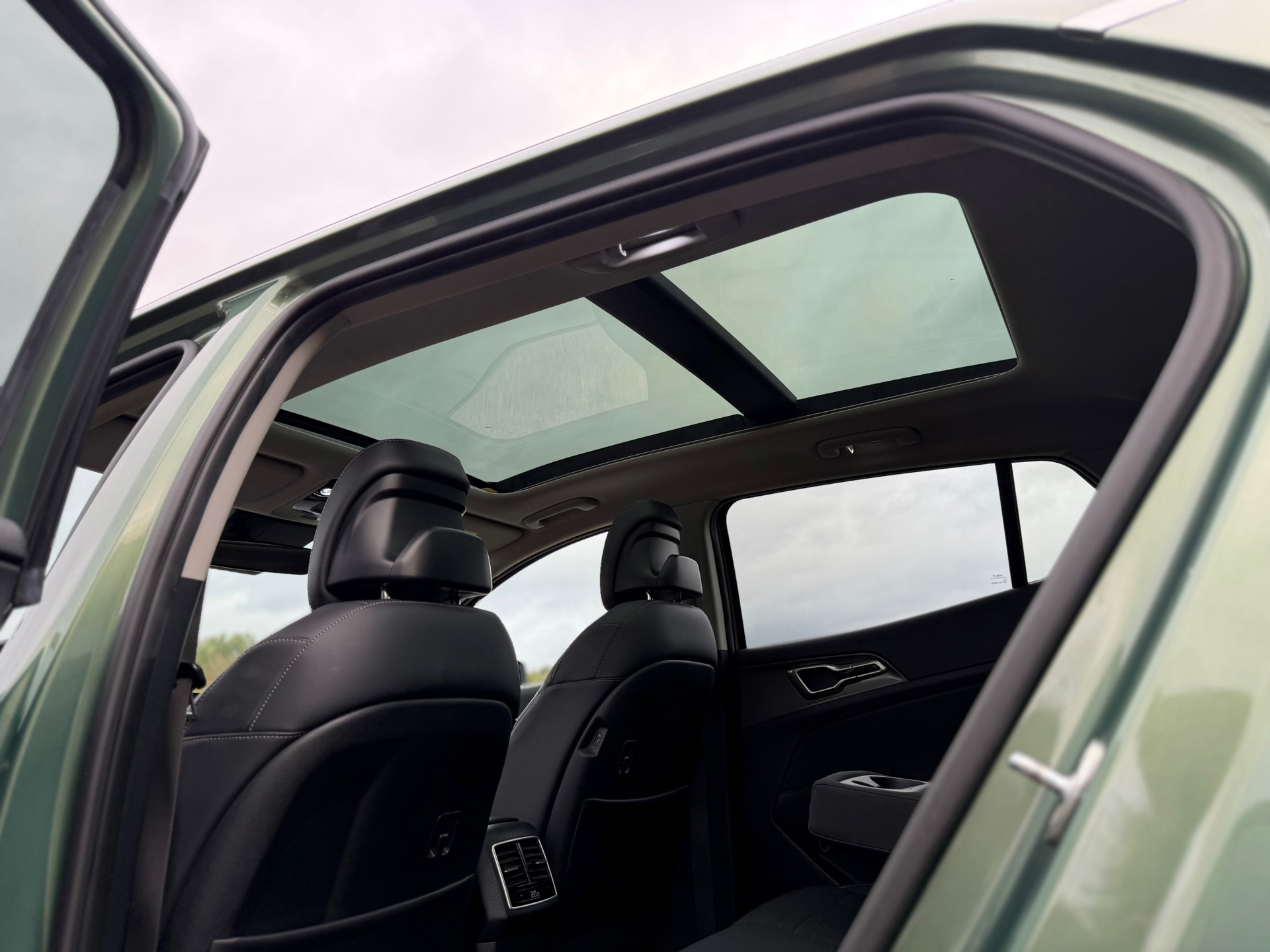 Kia Sportage 1.6 T-GDi Plug-in Hybrid AWD DynamicPlusLine (2022), foto 17