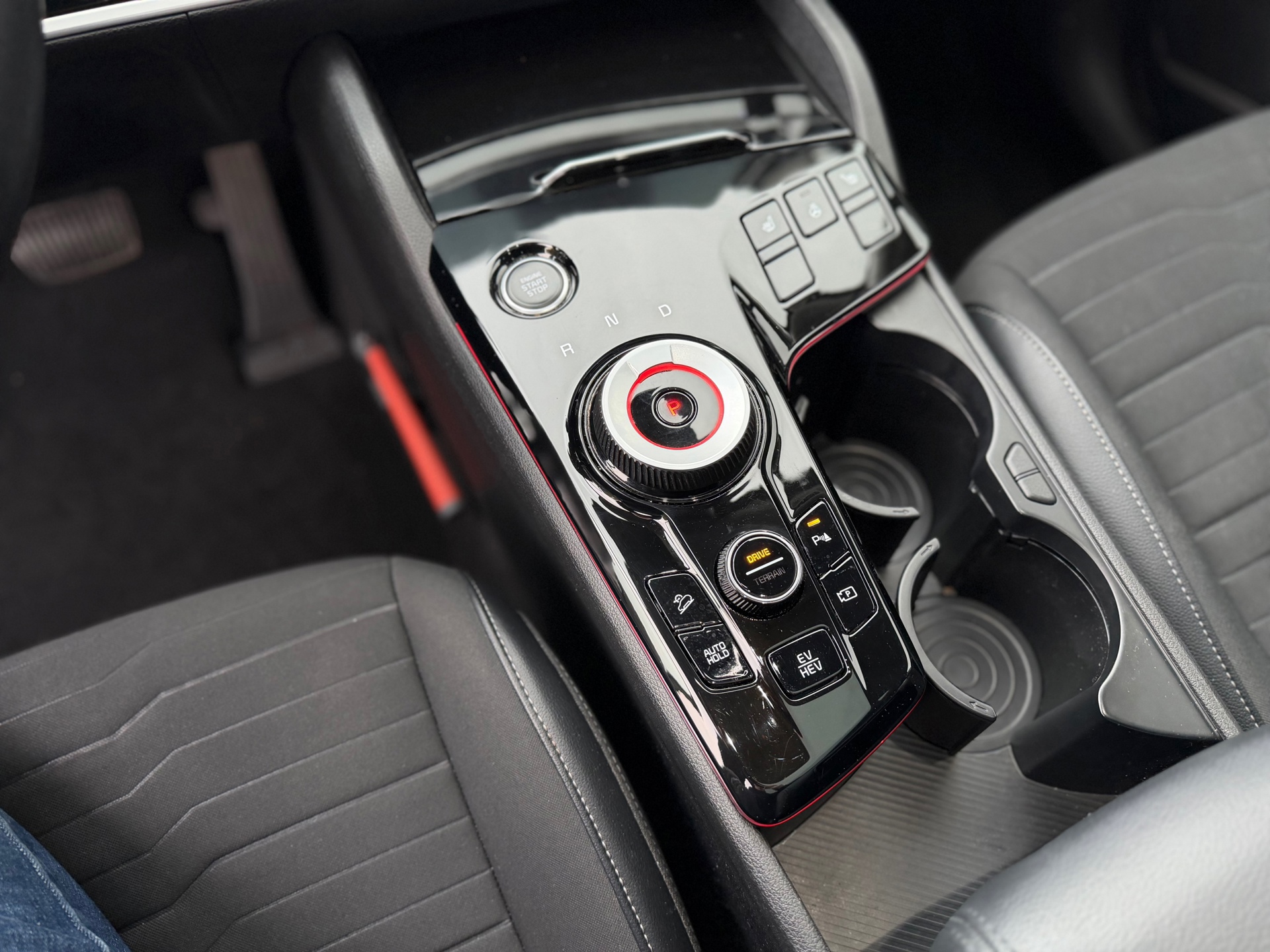 Kia Sportage 1.6 T-GDi Plug-in Hybrid AWD DynamicPlusLine (2022), foto 29