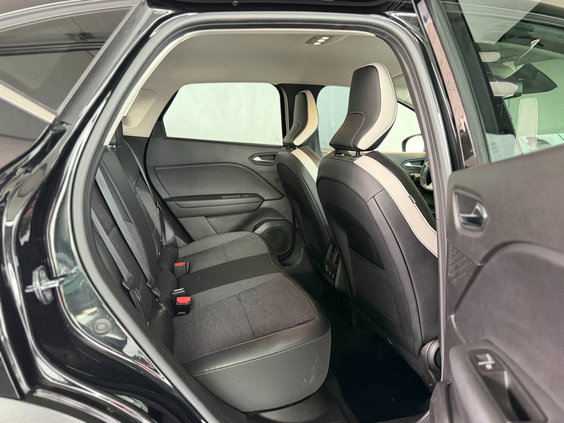Renault Captur 1.6 E-Tech Plug-in Hybrid 160 Intens 2022 (2022), foto 23