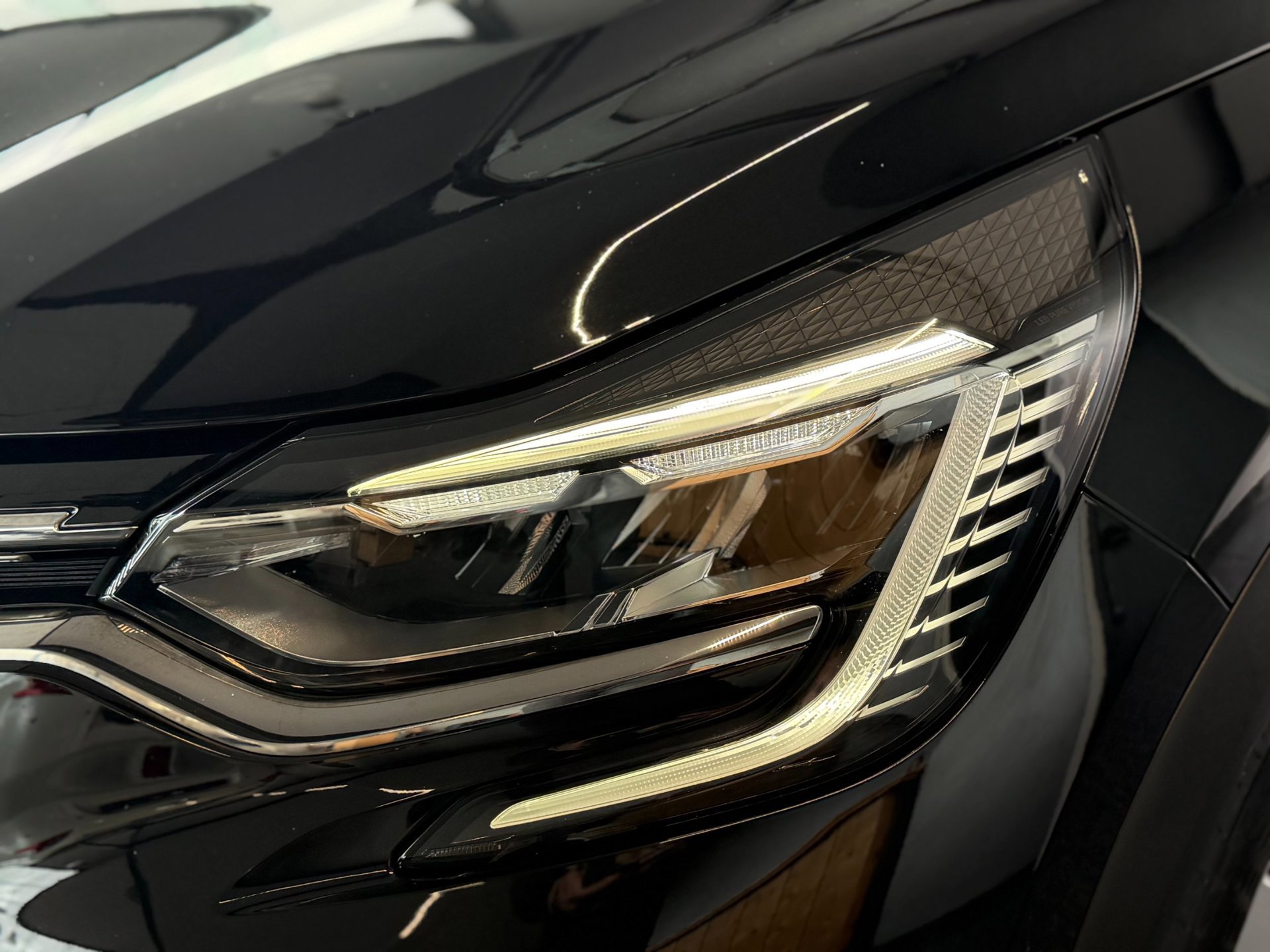 Renault Captur 1.6 E-Tech Plug-in Hybrid 160 Intens 2022 (2022), foto 9