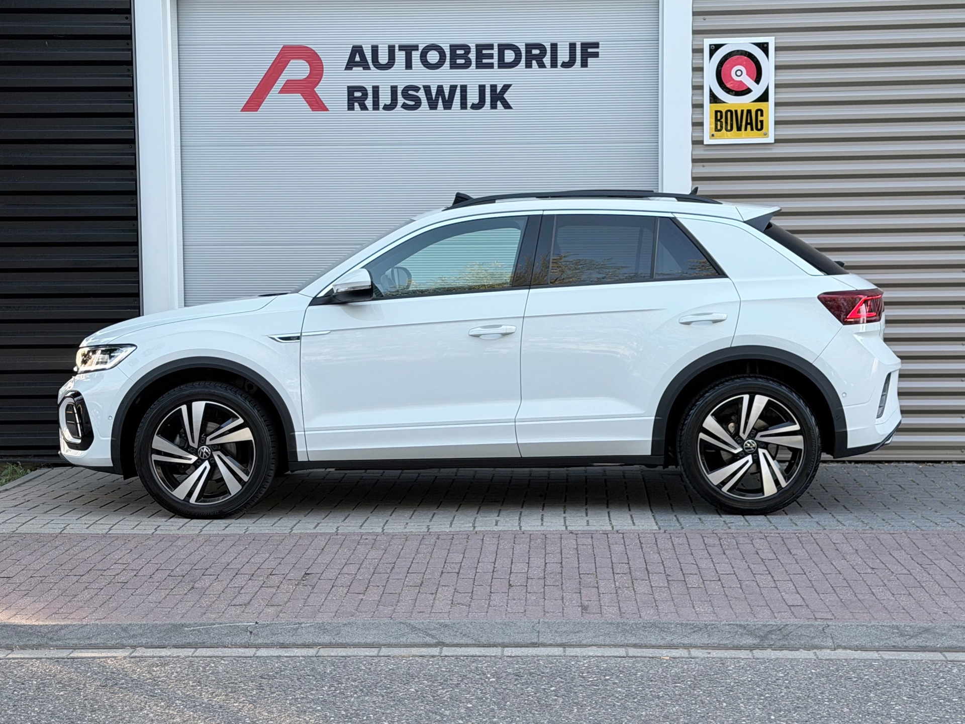 Volkswagen T-Roc 1.5 TSI 3x R-Line (2022), foto 2