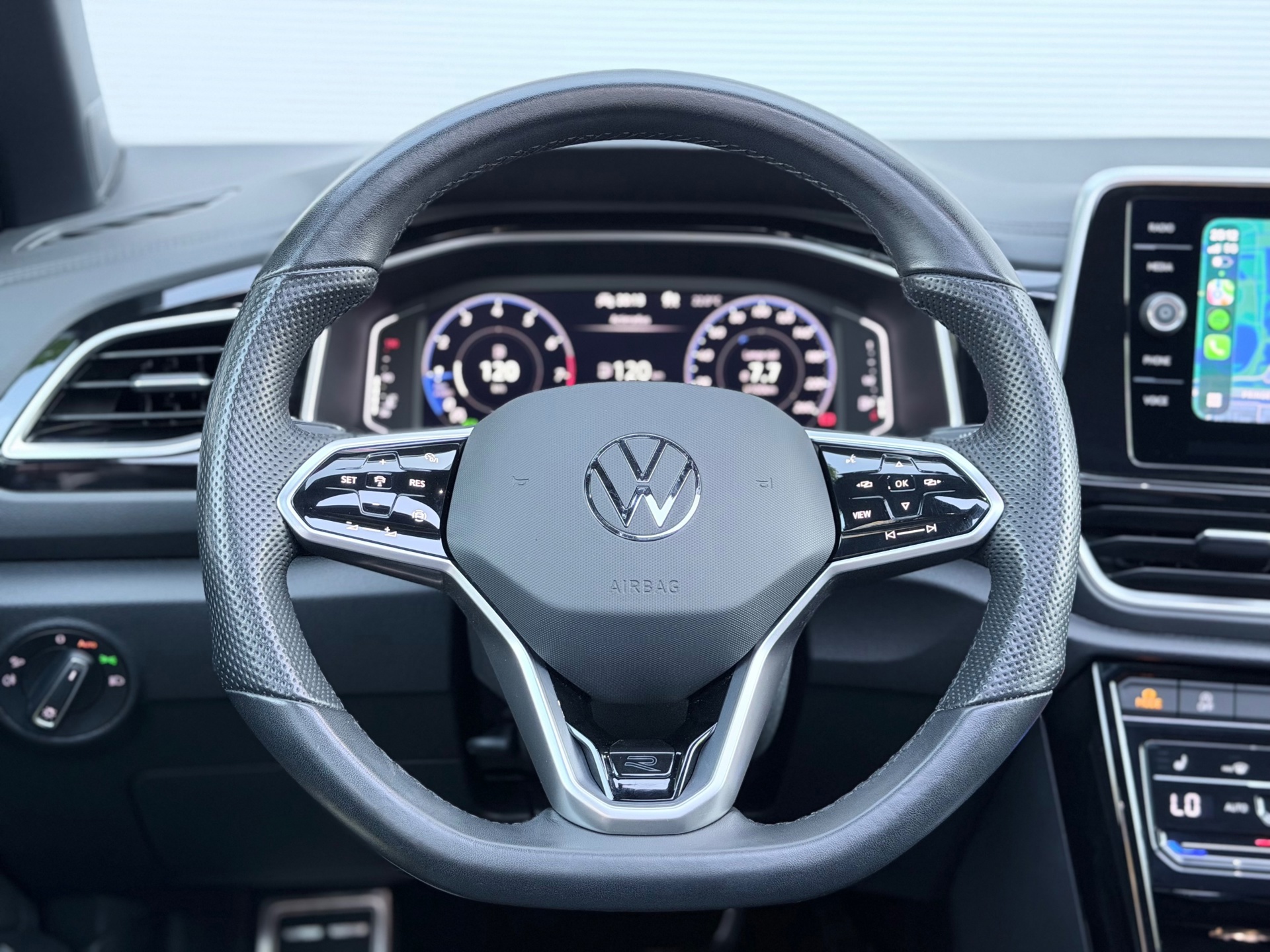 Volkswagen T-Roc 1.5 TSI 3x R-Line (2022), foto 14