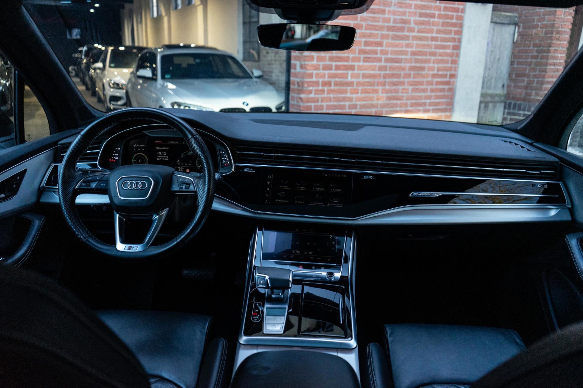 Audi Q7 55 TFSI e quattro S-Line (2021), foto 2