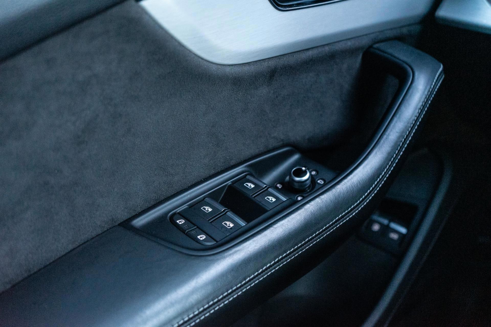 Audi Q7 55 TFSI e quattro S-Line (2021), foto 25