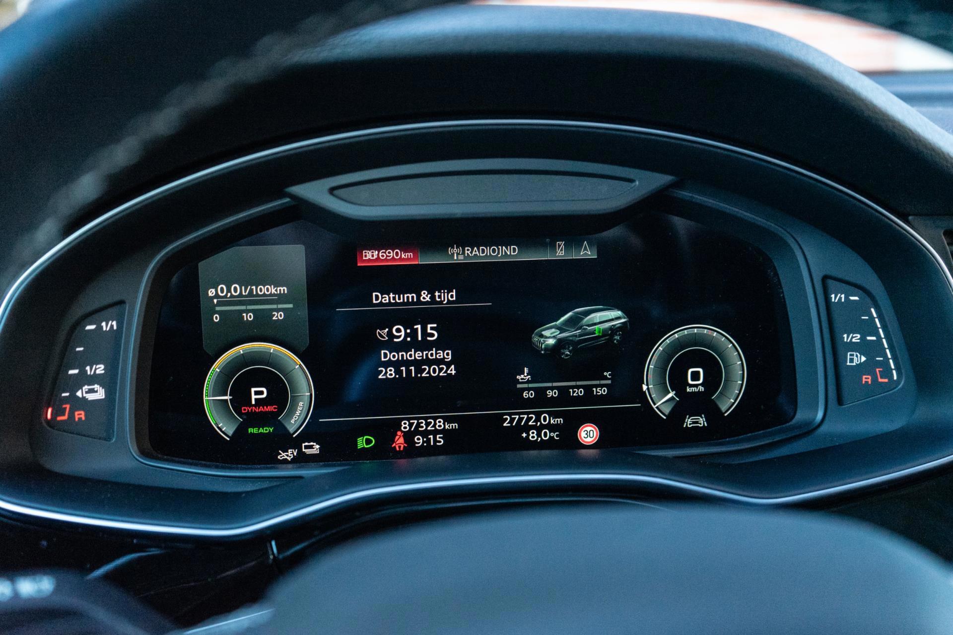 Audi Q7 55 TFSI e quattro S-Line (2021), foto 28
