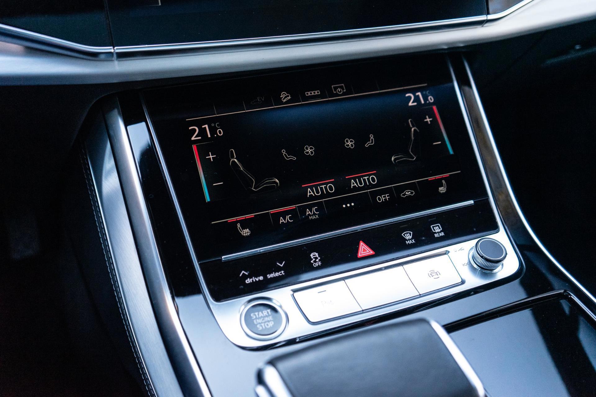 Audi Q7 55 TFSI e quattro S-Line (2021), foto 32