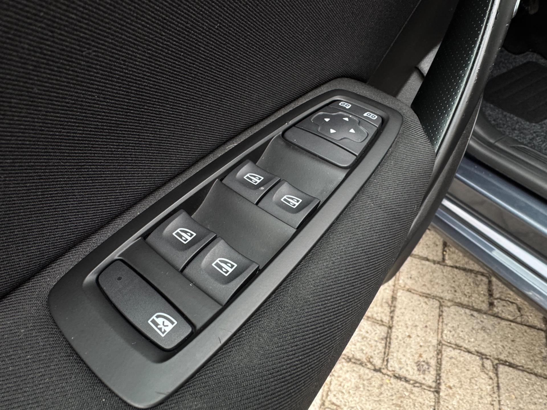 Renault Mégane 1.2 TCe Zen (2016), foto 11