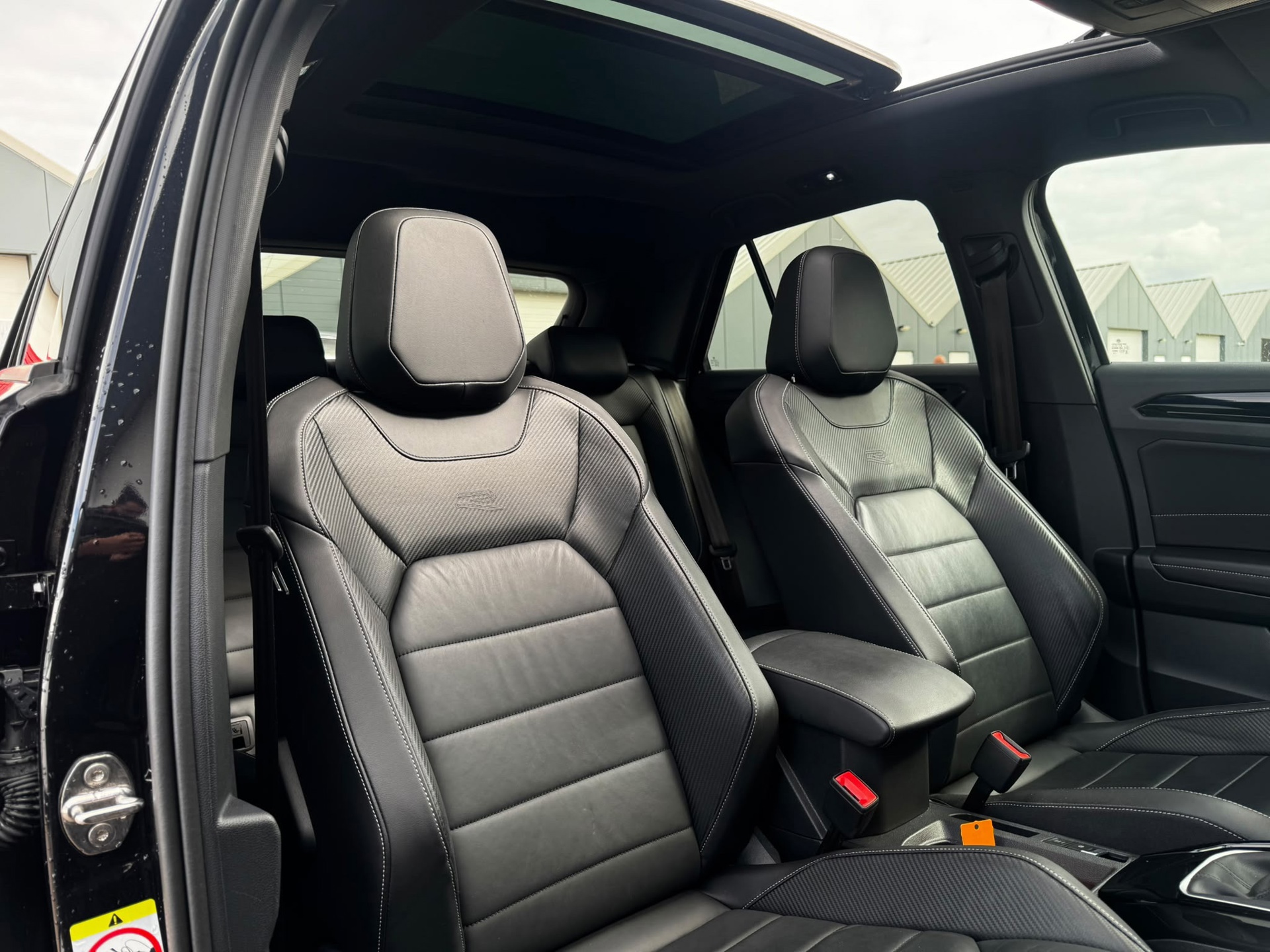 Volkswagen T-Roc 1.5 TSI R-Line (2024), foto 12