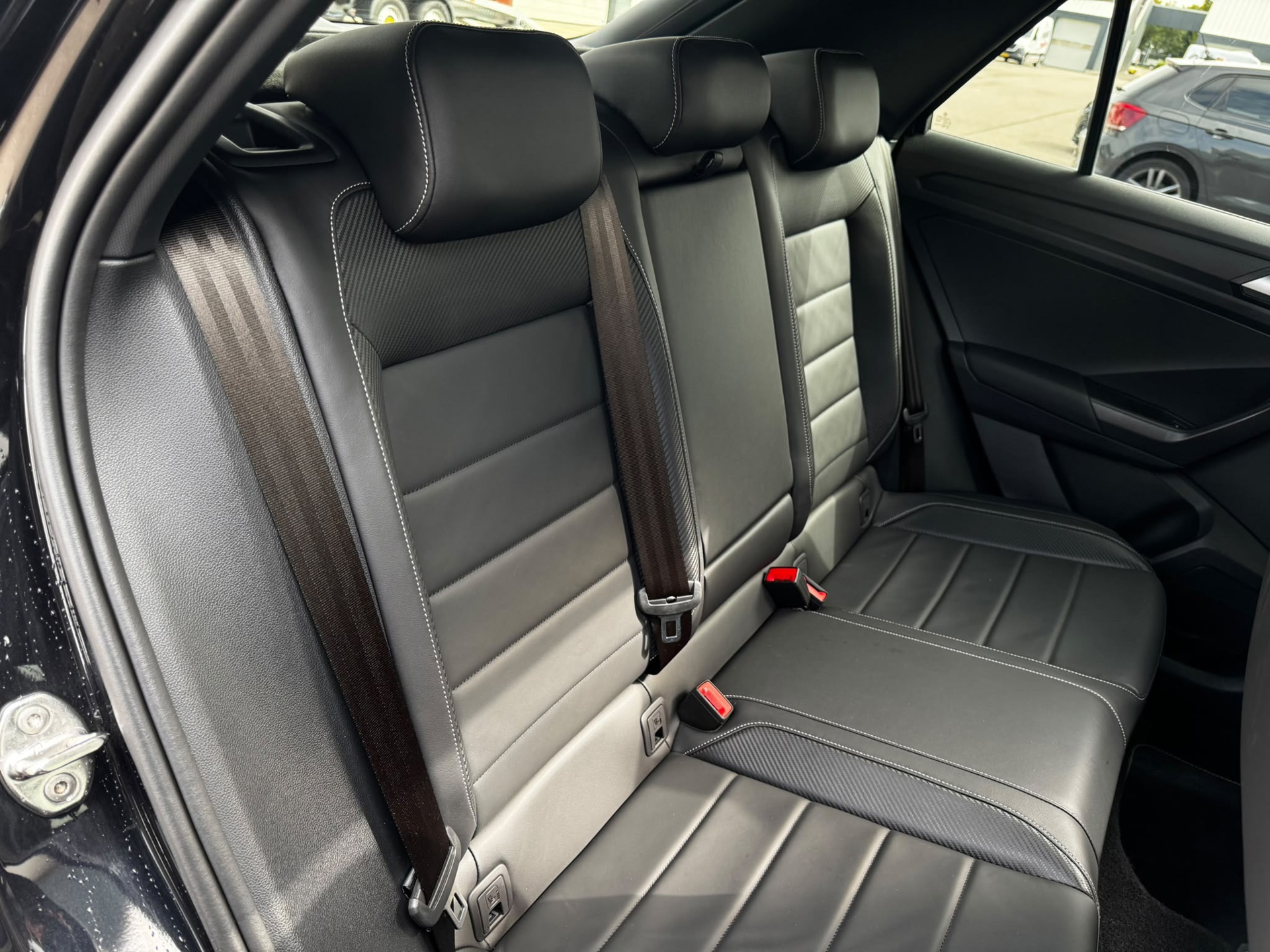 Volkswagen T-Roc 1.5 TSI R-Line (2024), foto 13