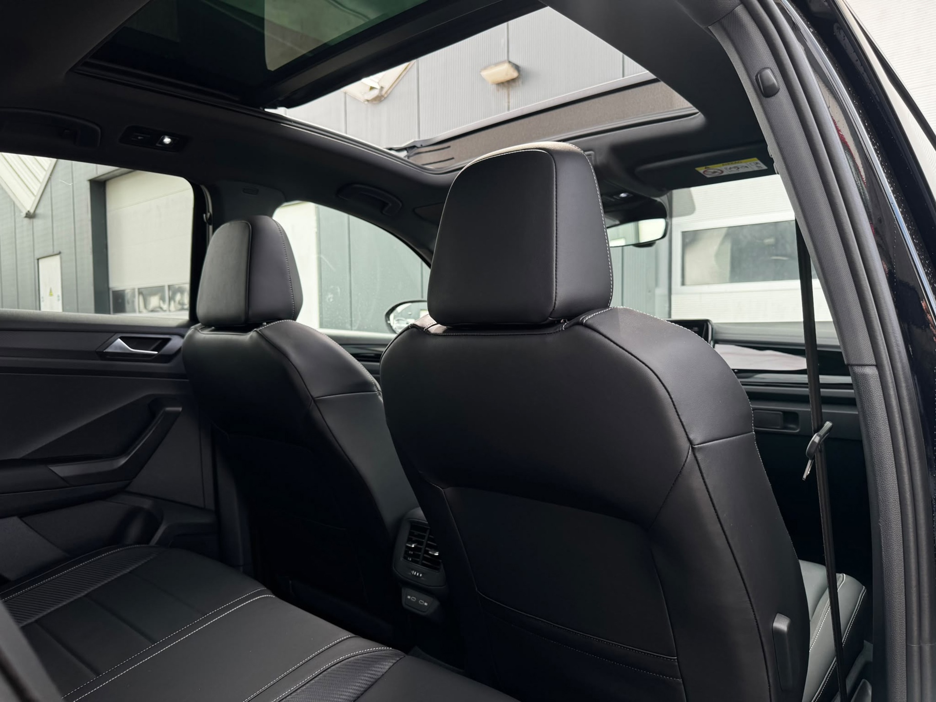 Volkswagen T-Roc 1.5 TSI R-Line (2024), foto 14