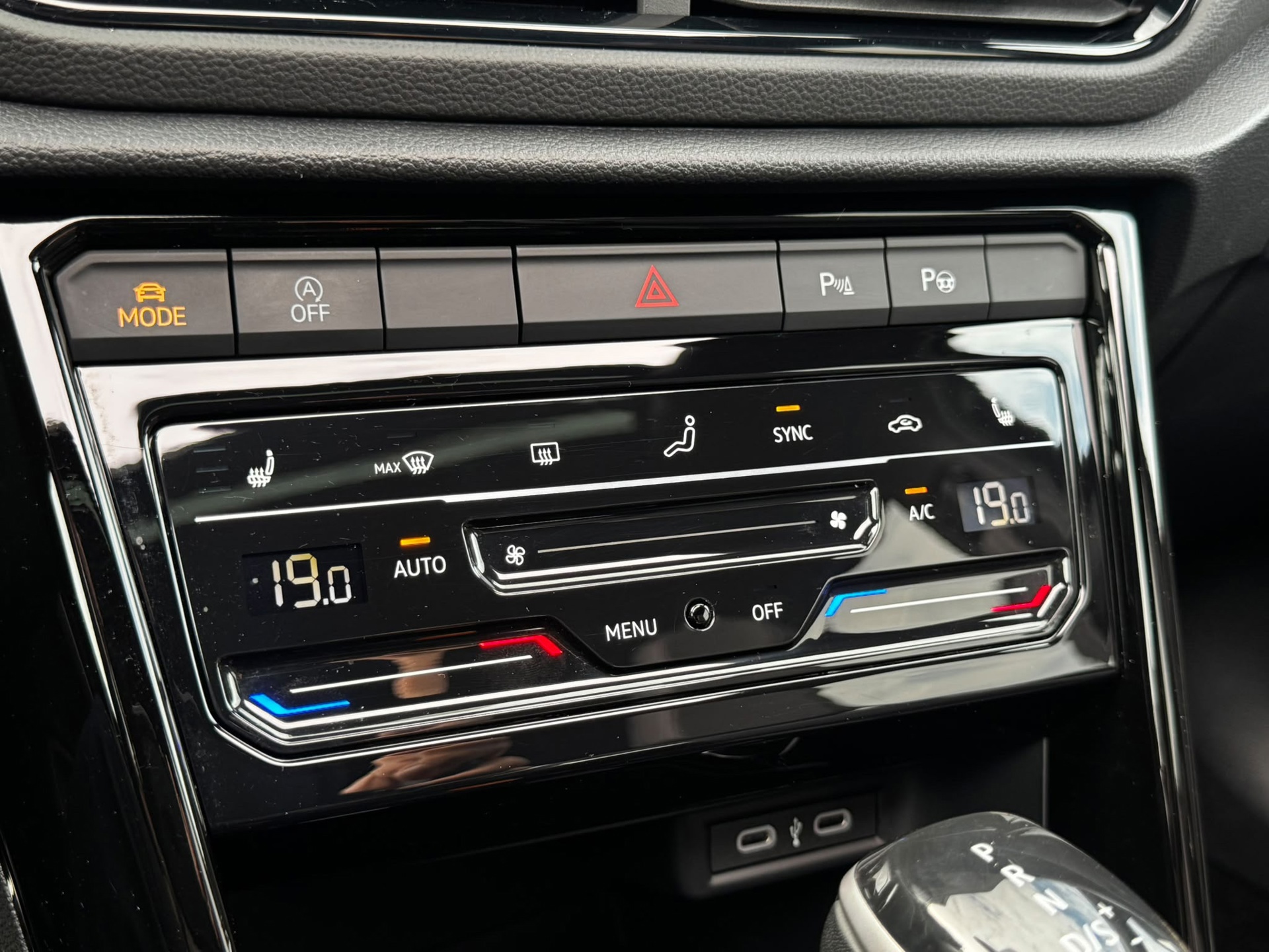 Volkswagen T-Roc 1.5 TSI R-Line (2024), foto 20